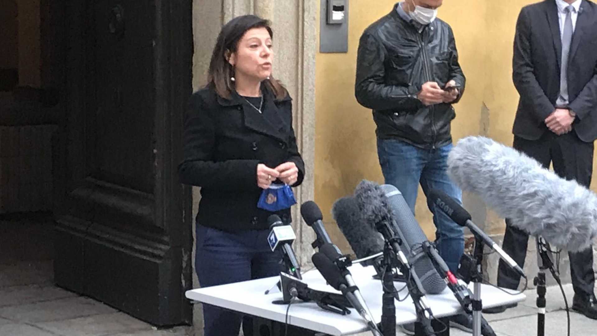 De Micheli: "Studenti a scuola sabato e domenica, i bus in più non bastano"