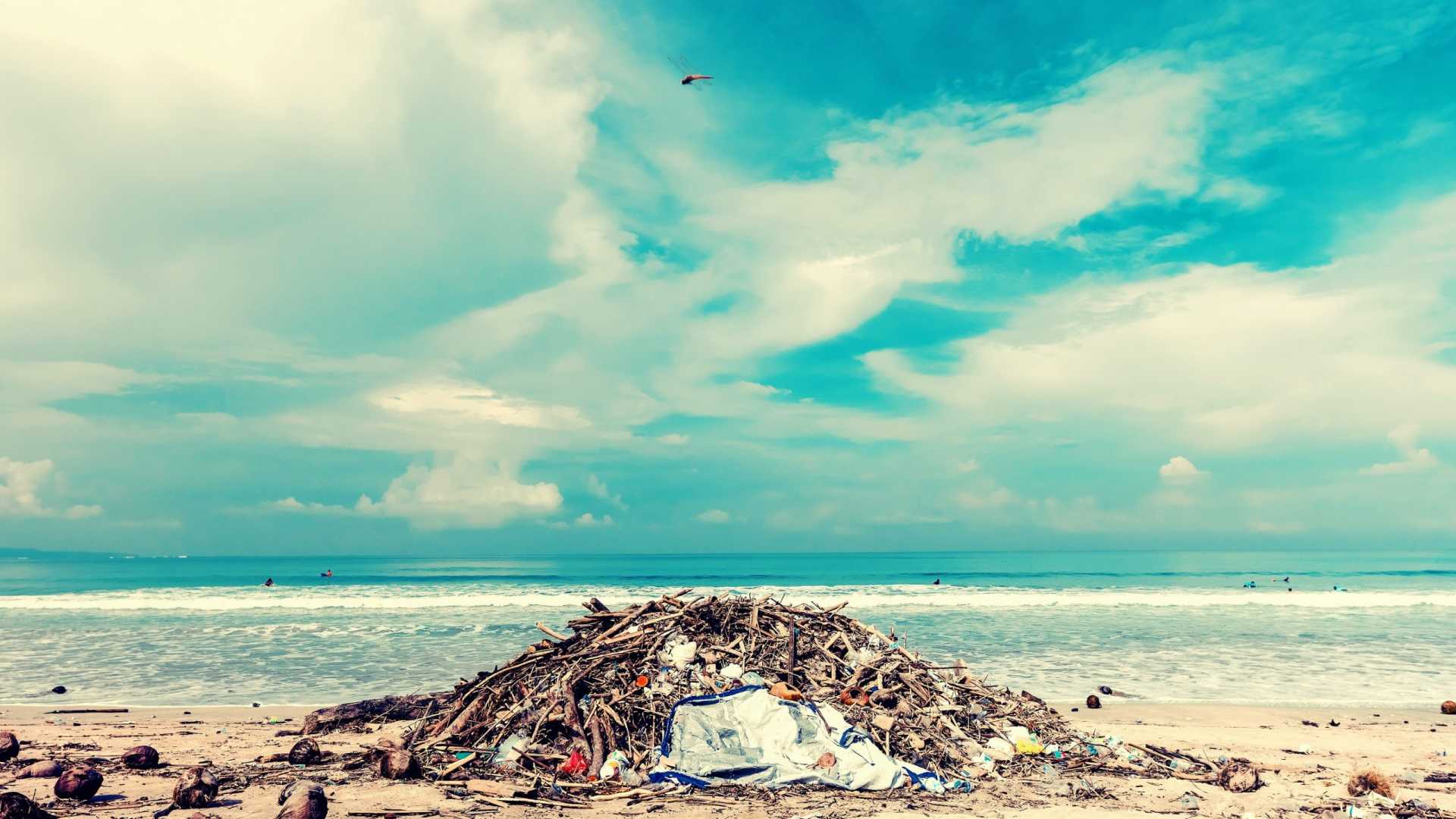 Rifiuti nell’ambiente, il nostro pianeta è più “sporco” ogni anno