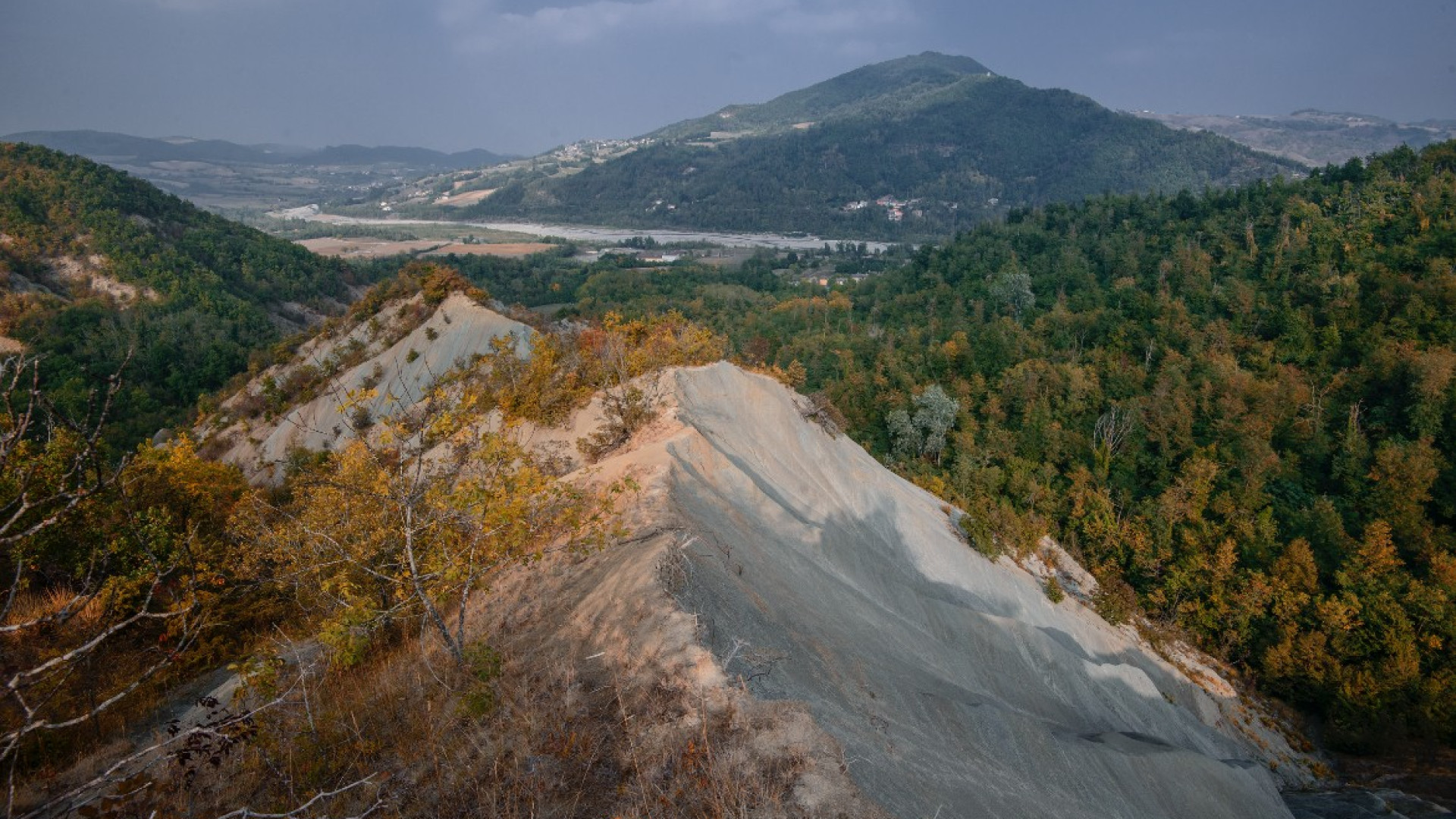 Viaggio in autunno tra i suggestivi calanchi attorno |al borgo di Missano