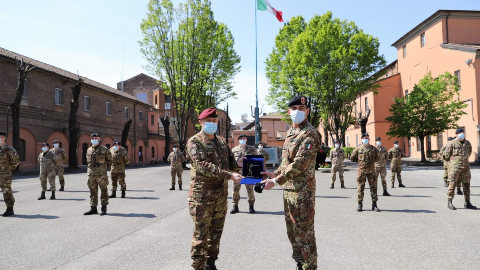Il generale di Corpo d'armata Massimo Scala in visita al 2° Reggimento Genio Pontieri