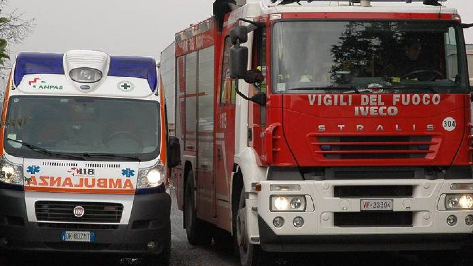 Incidente in A21, auto contro guardrail e traffico in tilt: soccorsi in azione