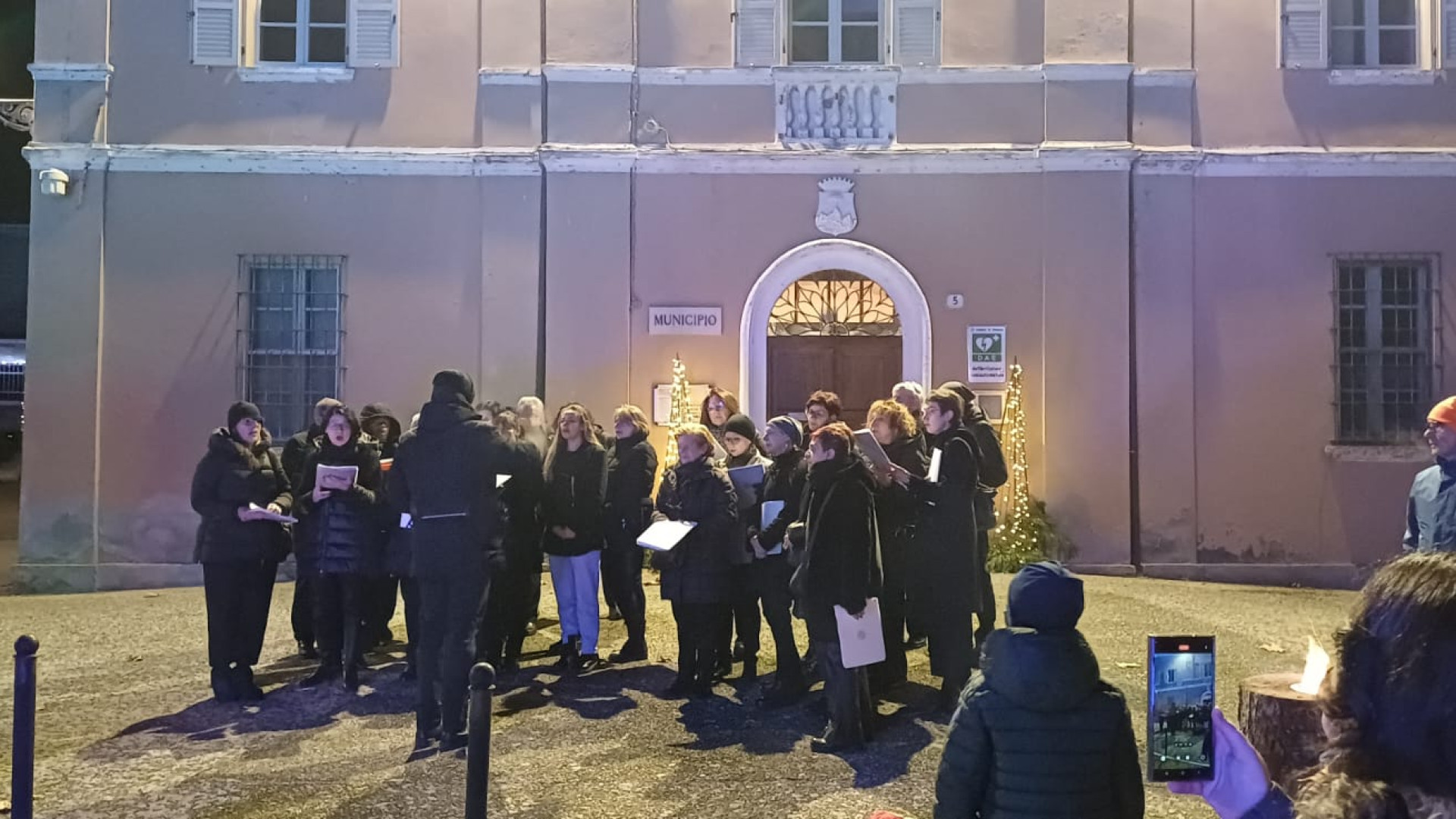 Piozzano celebra i suoi giovani e l'ex maestra Stefanina Pallaroni