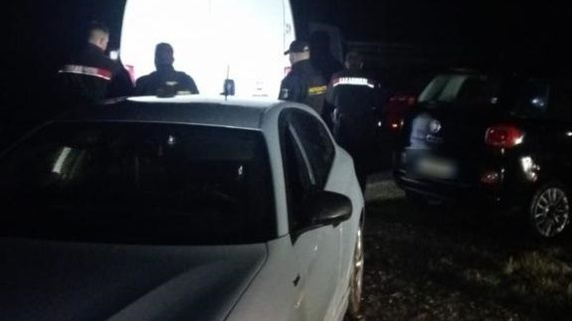 Cortemaggiore, rubati due furgoni in una ditta: ritrovati un'ora dopo in un campo
