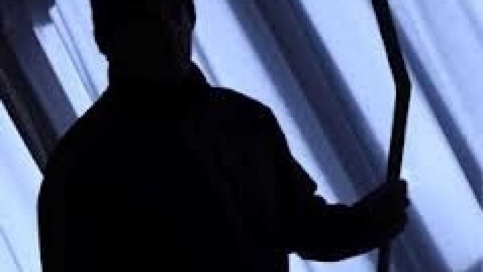 Lusurasco, saccheggiano l'abitazione mentre i proprietari dormono