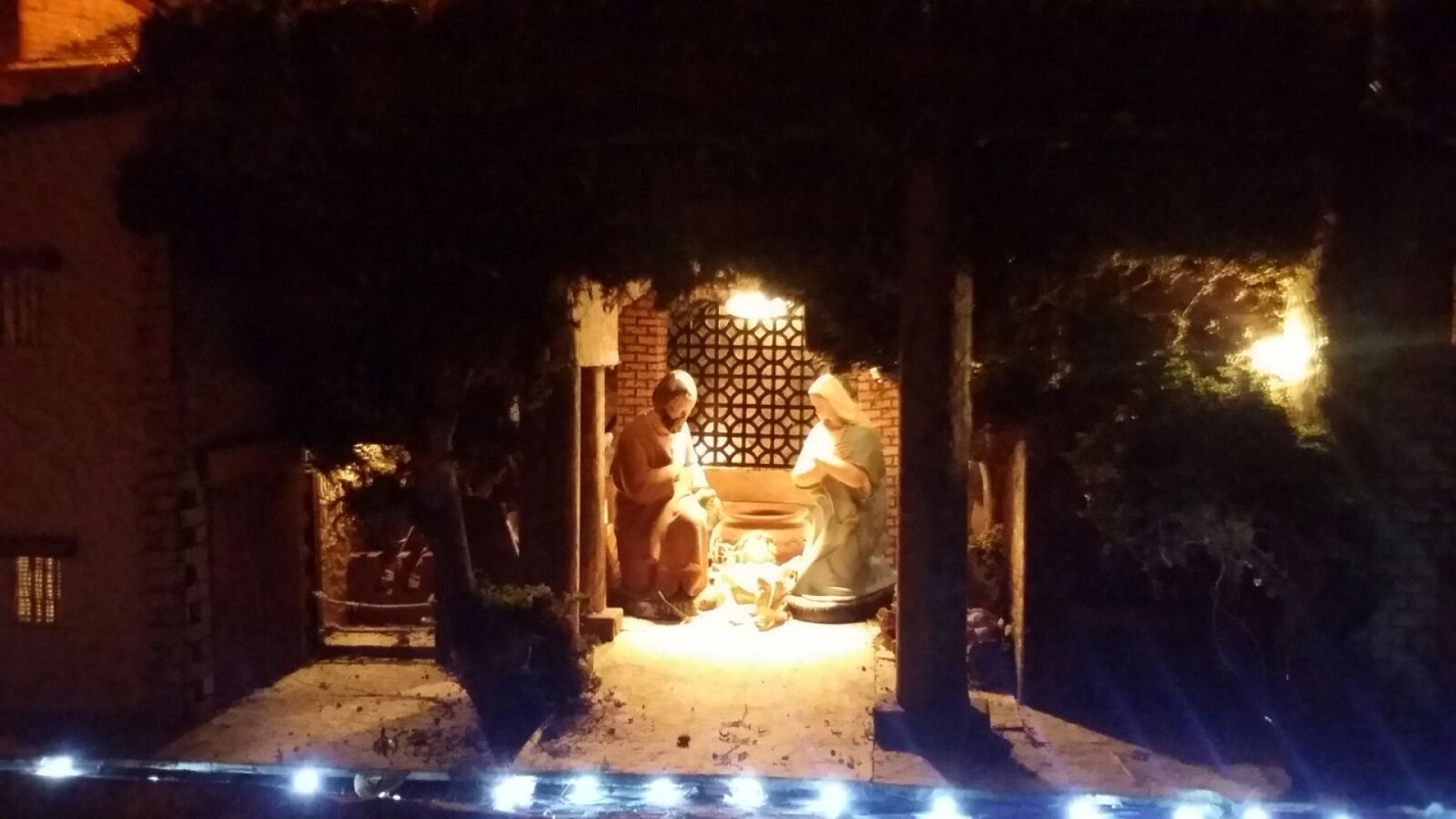 San Michele di Morfasso, presepista dona la sua opera alla parrocchia