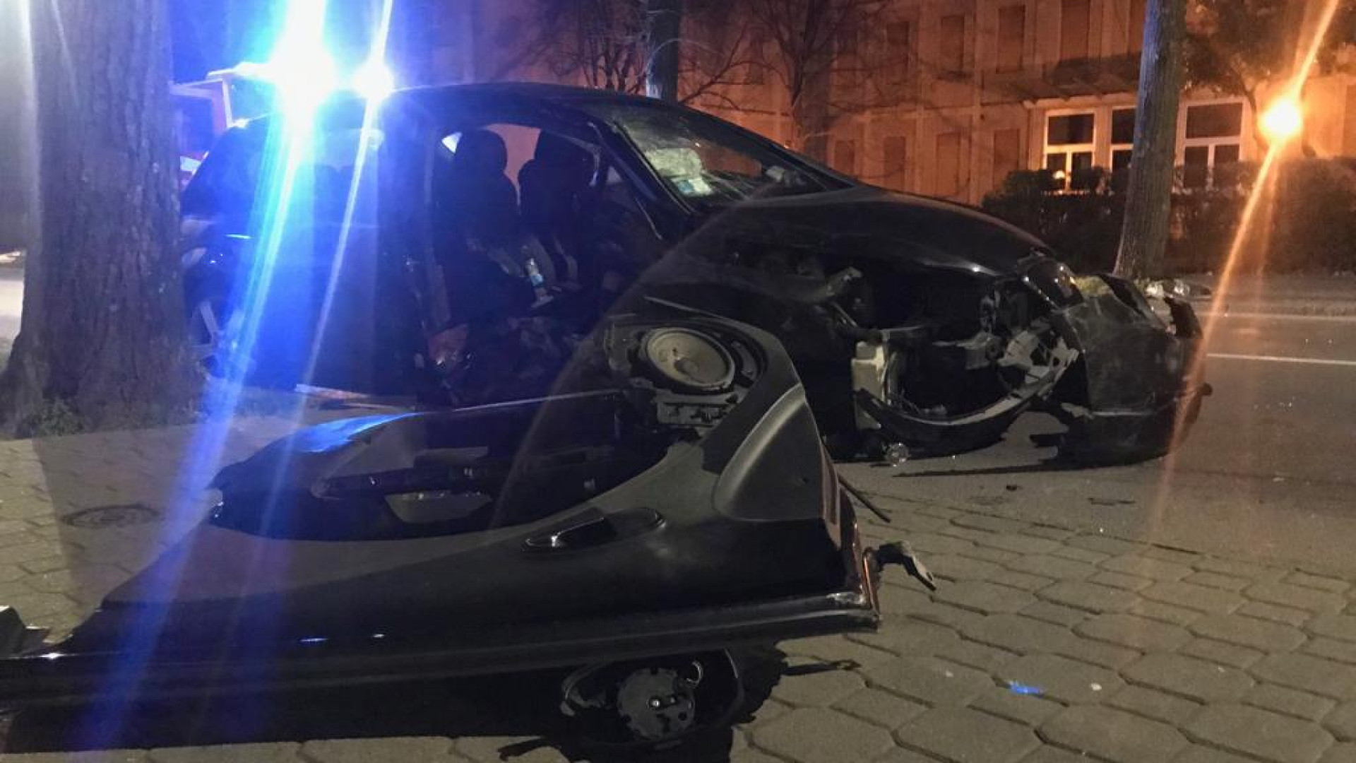 Schianto di via Nasolini, il conducente: "Niente droghe, solo analgesico"