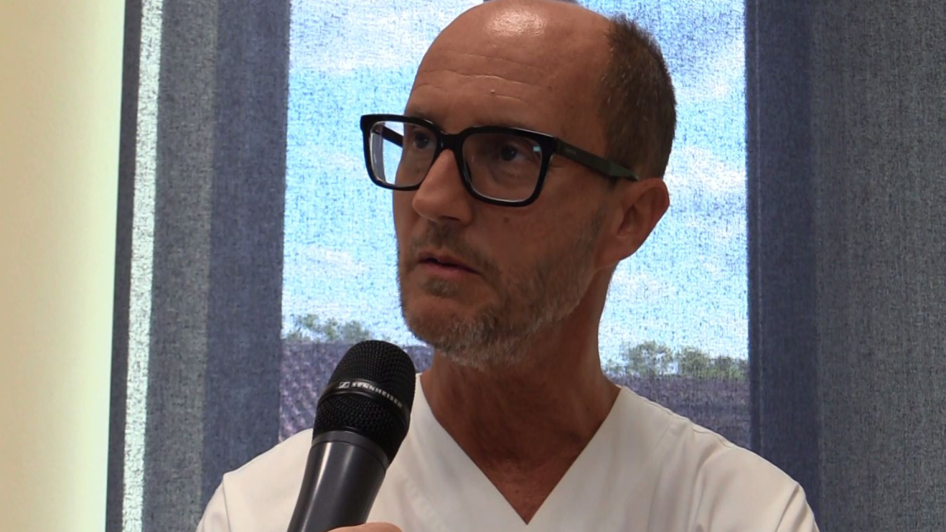 Funghi e tigna, rischio di infezioni: "Meglio non camminare a piedi scalzi"