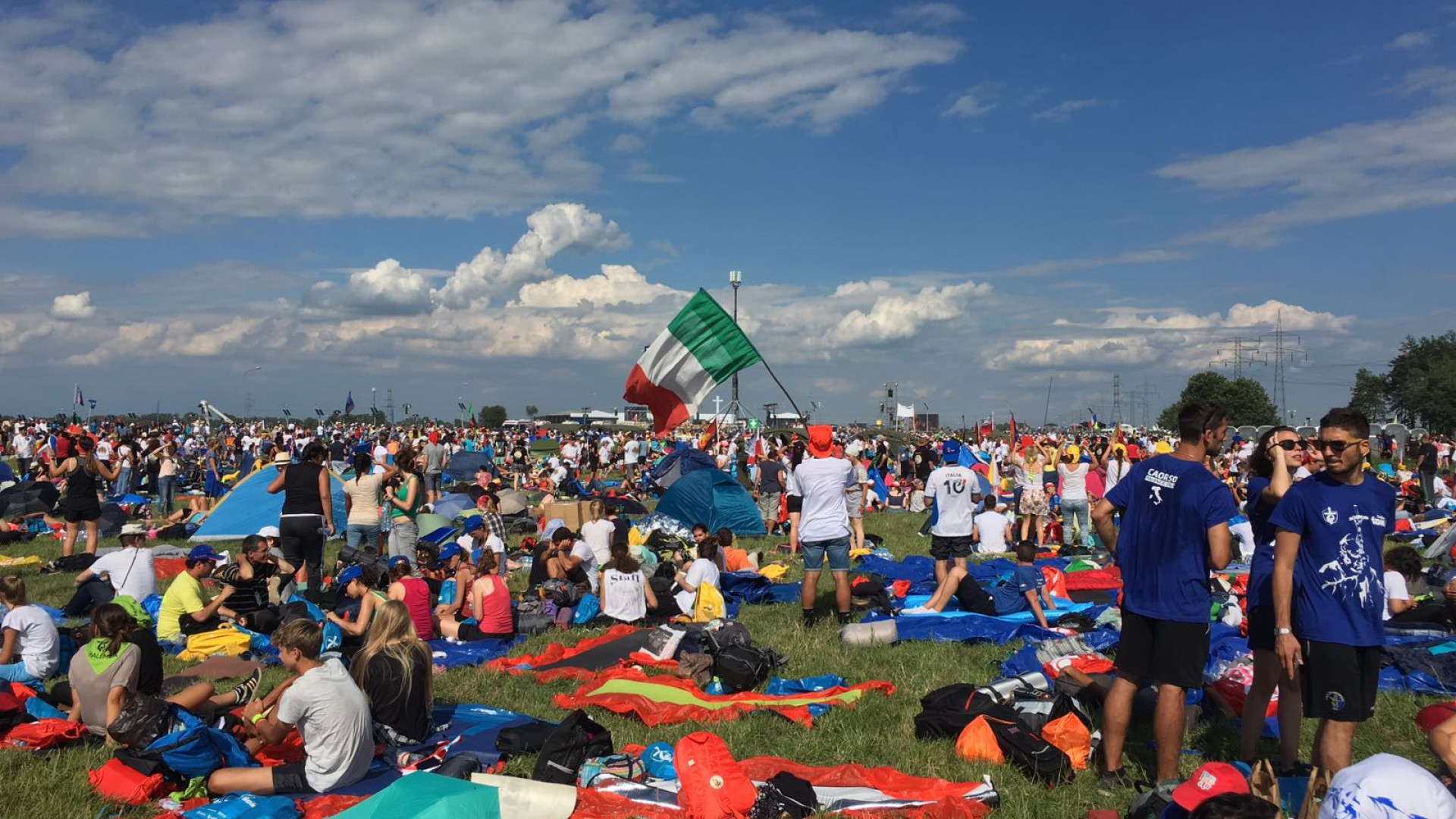 Piacentini in Polonia alla Gmg, il vescovo: "Messaggio di pace". FOTO