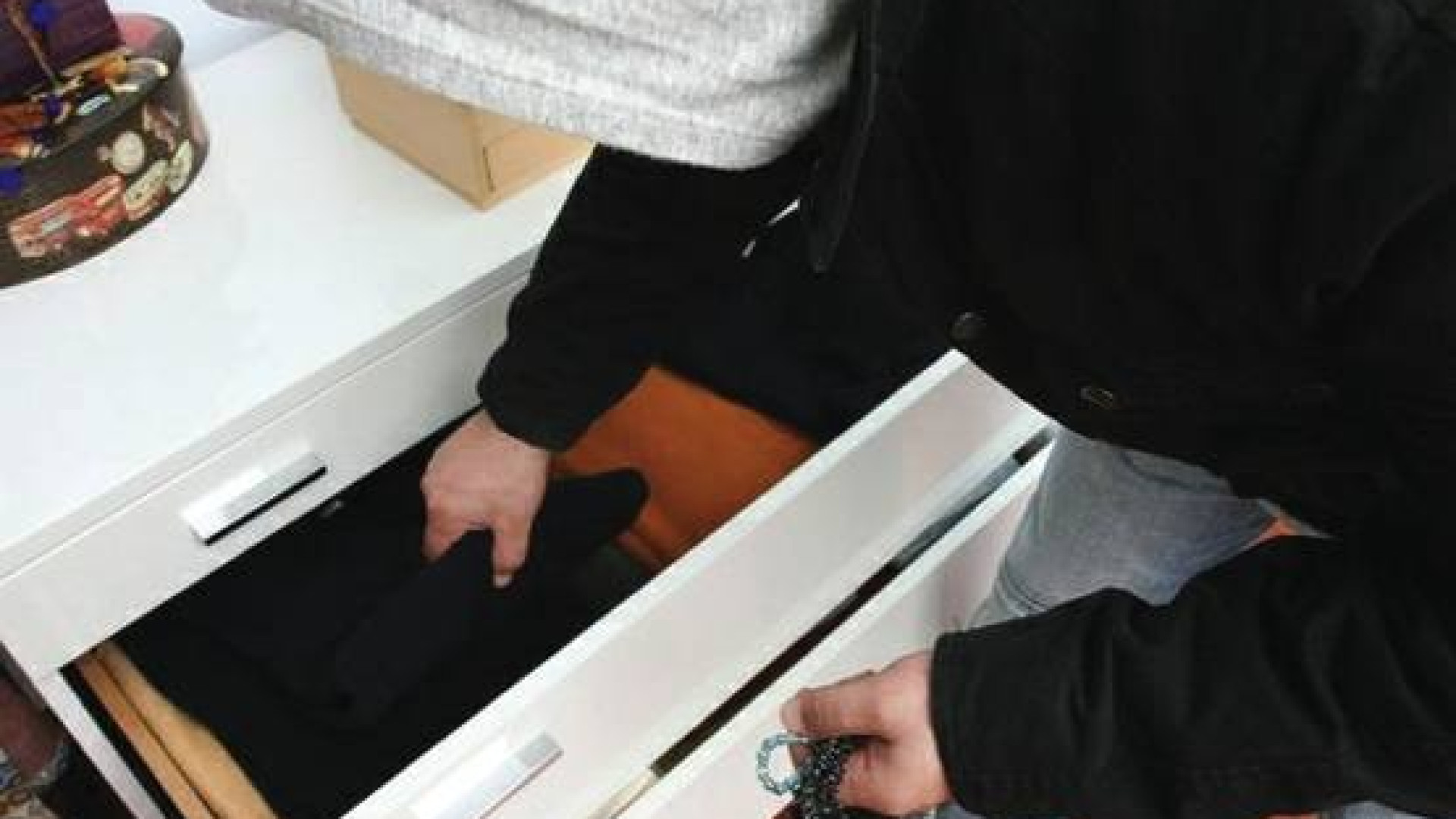 Raid in villa: spariscono orologio, gioielli e aspirapolvere