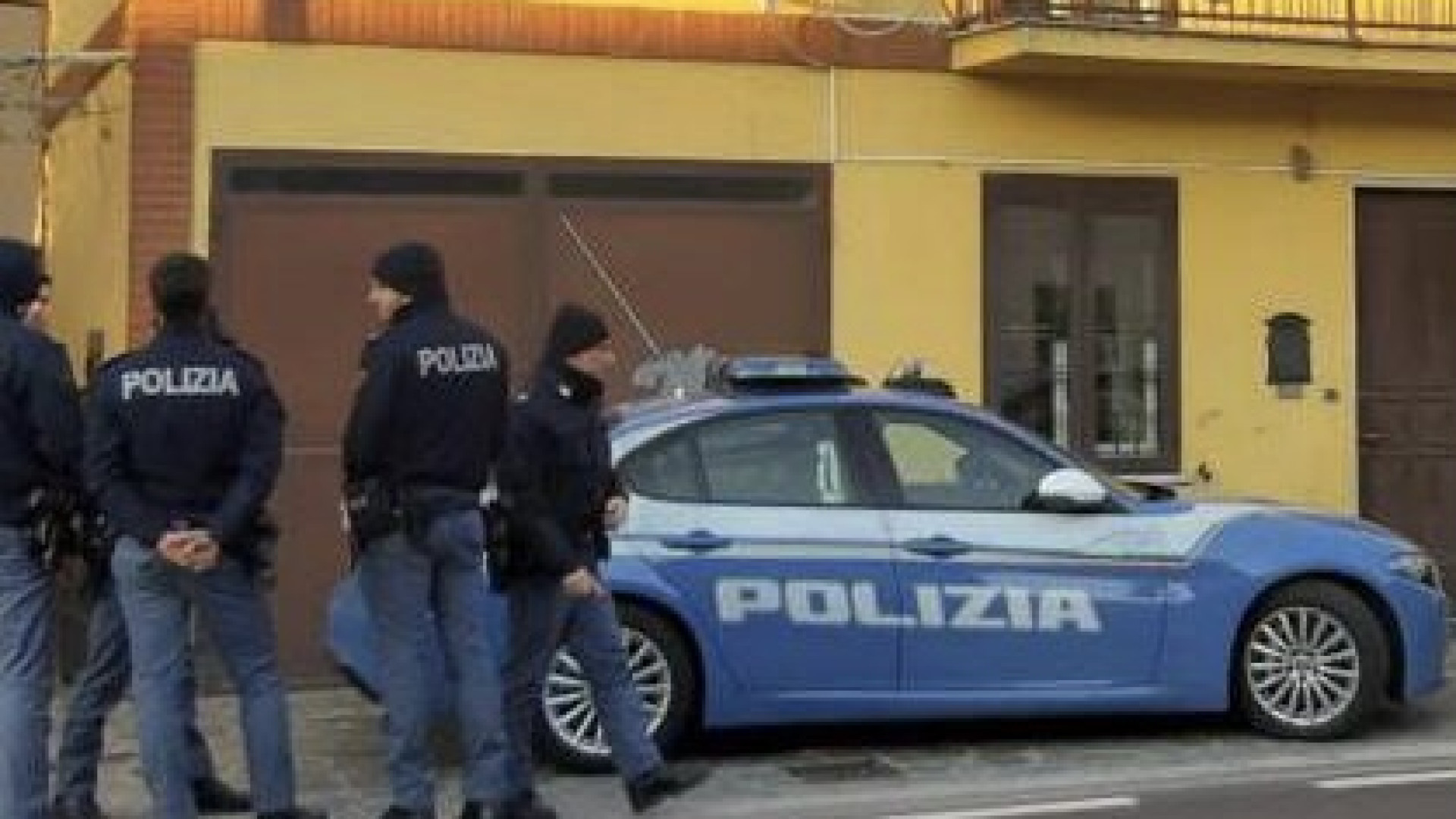 Anziano segregato: arrestato il figliastro, denunciate moglie e suocera