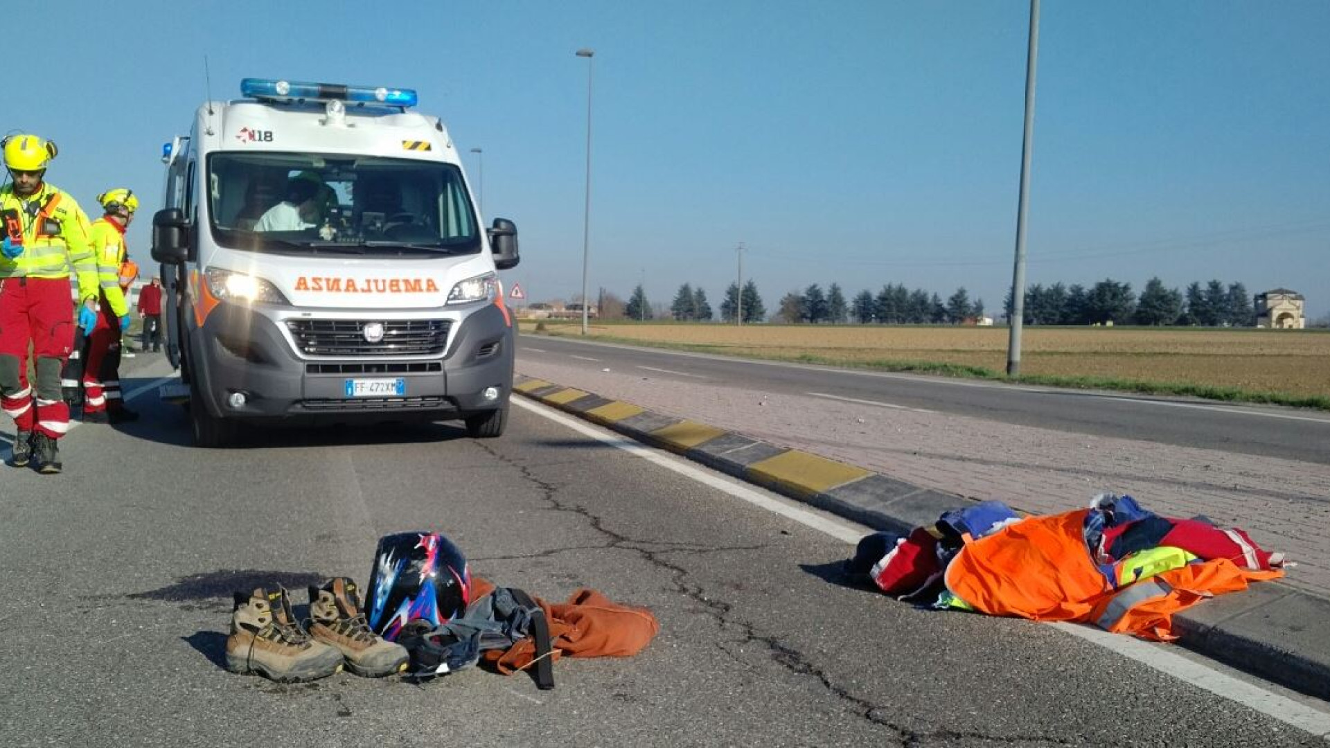 Cade con lo scooter a Sarmato: è gravissimo. Alseno, ferito motociclista