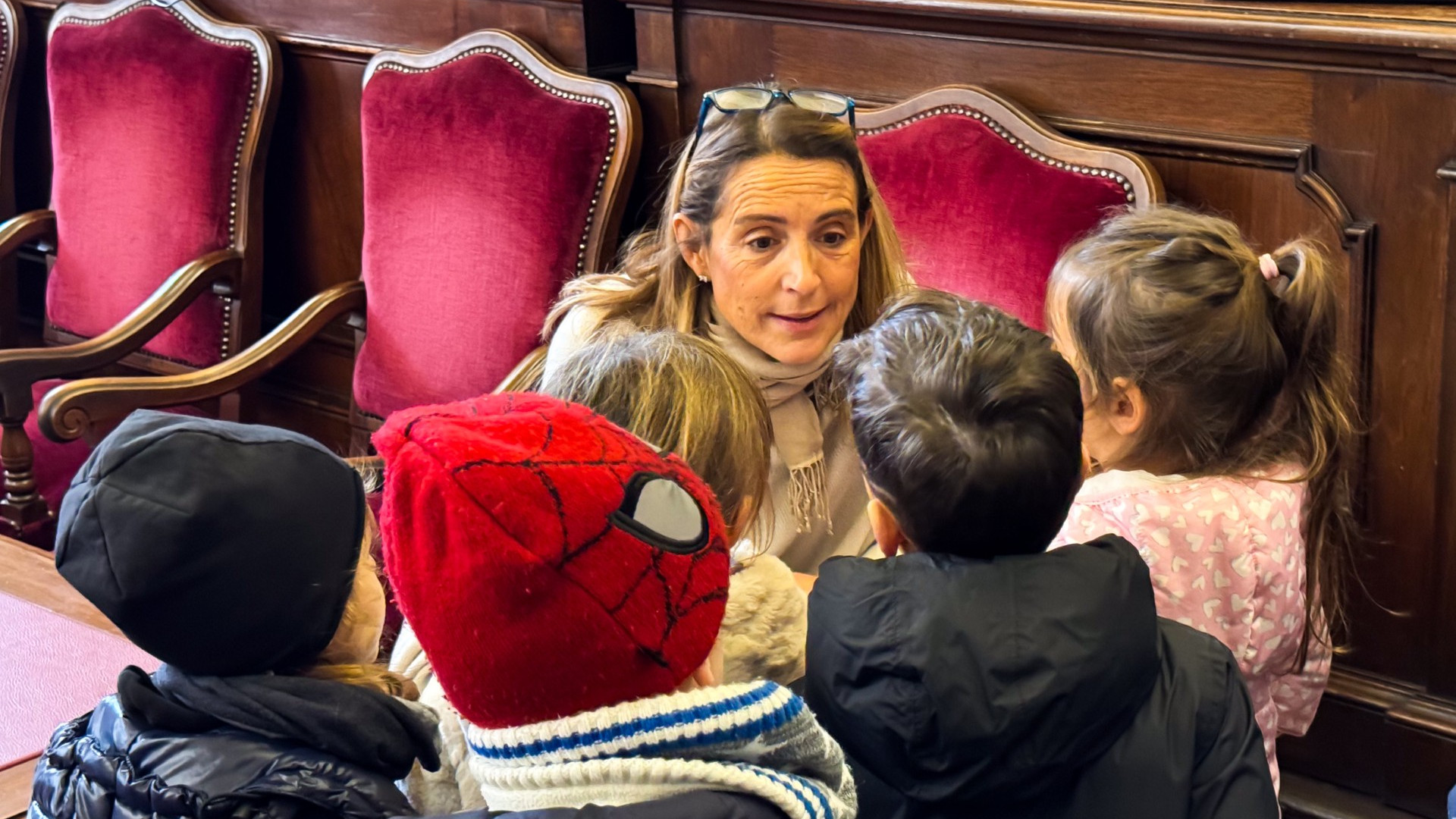 Dagli animali ai libri, la sindaca risponde alle domande dei bambini