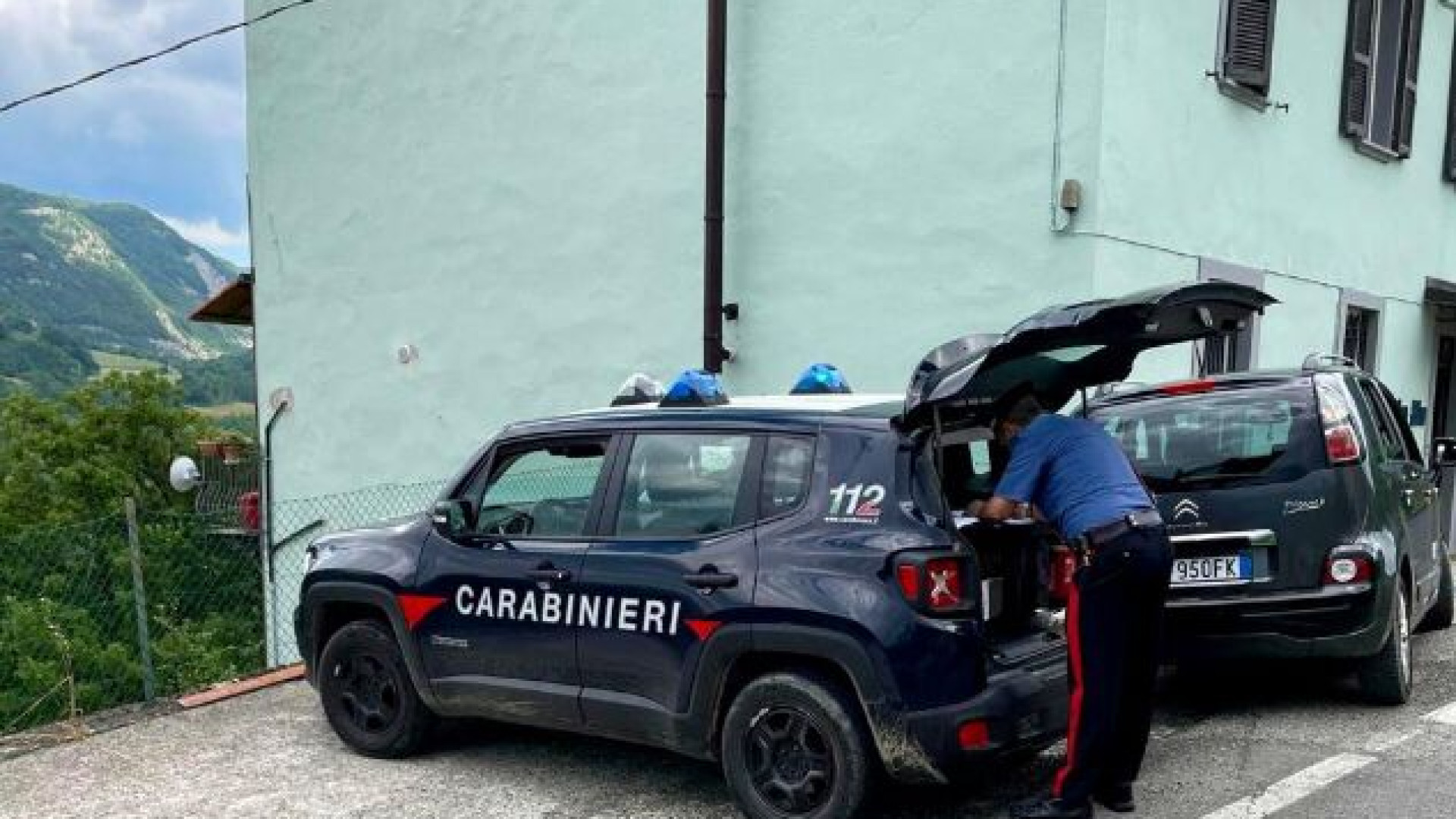 Ciclista di 59 anni si accascia  lungo la strada, malore fatale a Maiolo di Olmo