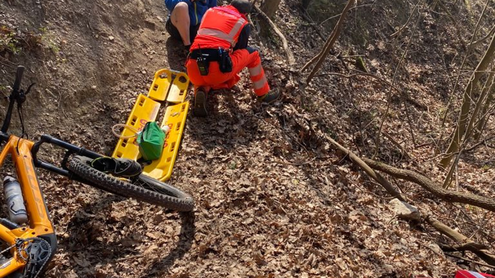 Cade sulla pista da Downhill: soccorso un ciclista sul Monte Pillerone