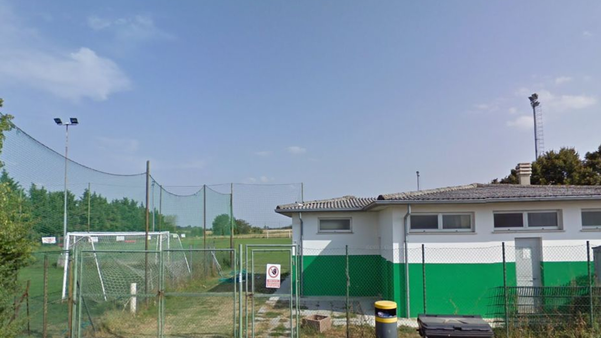 Furto notturno al campo sportivo di Lusurasco, bottino da mille euro