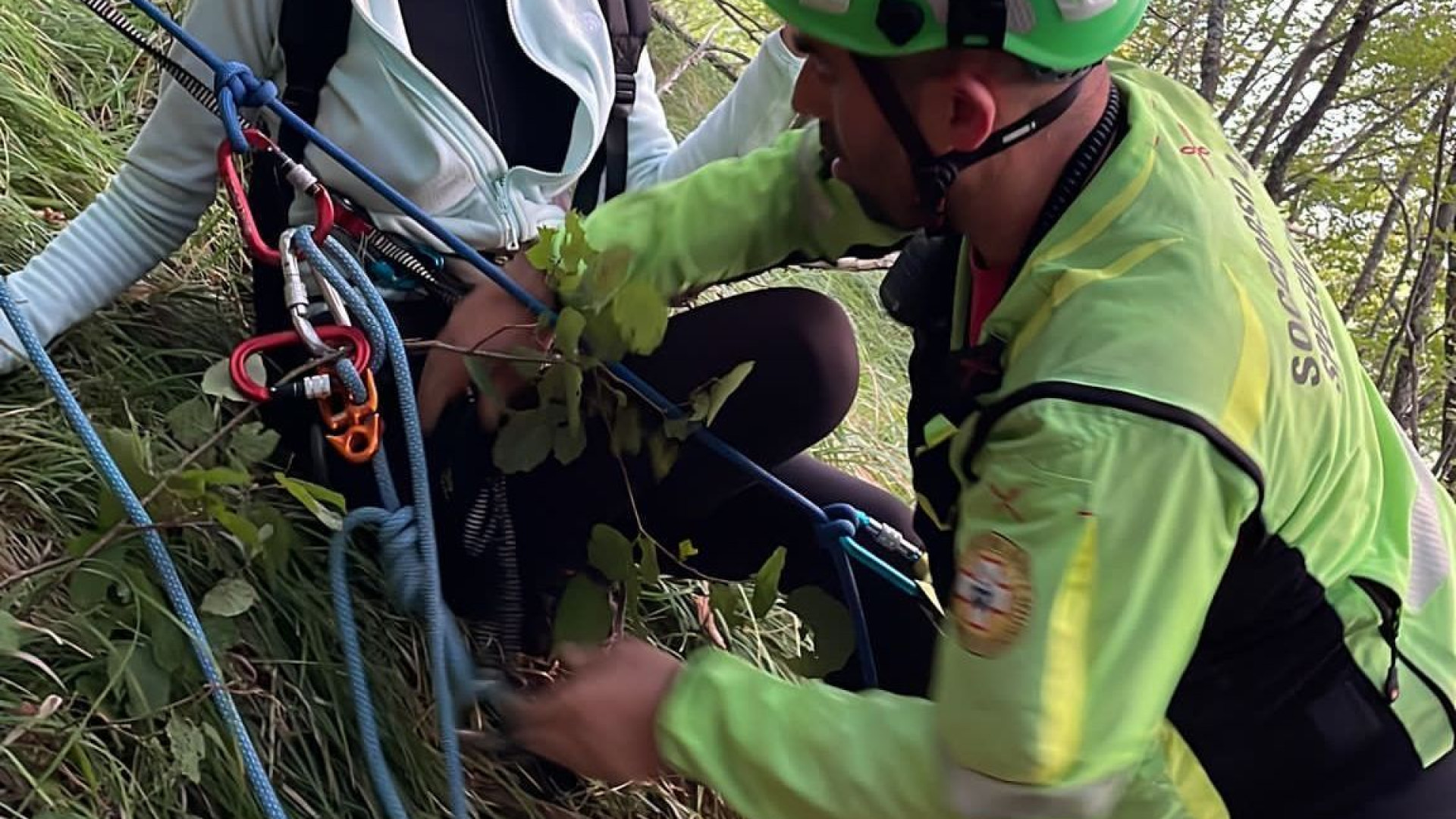 Cade e perde il sentiero sul Carevolo assieme alla figlia, salvate dal Soccorso alpino