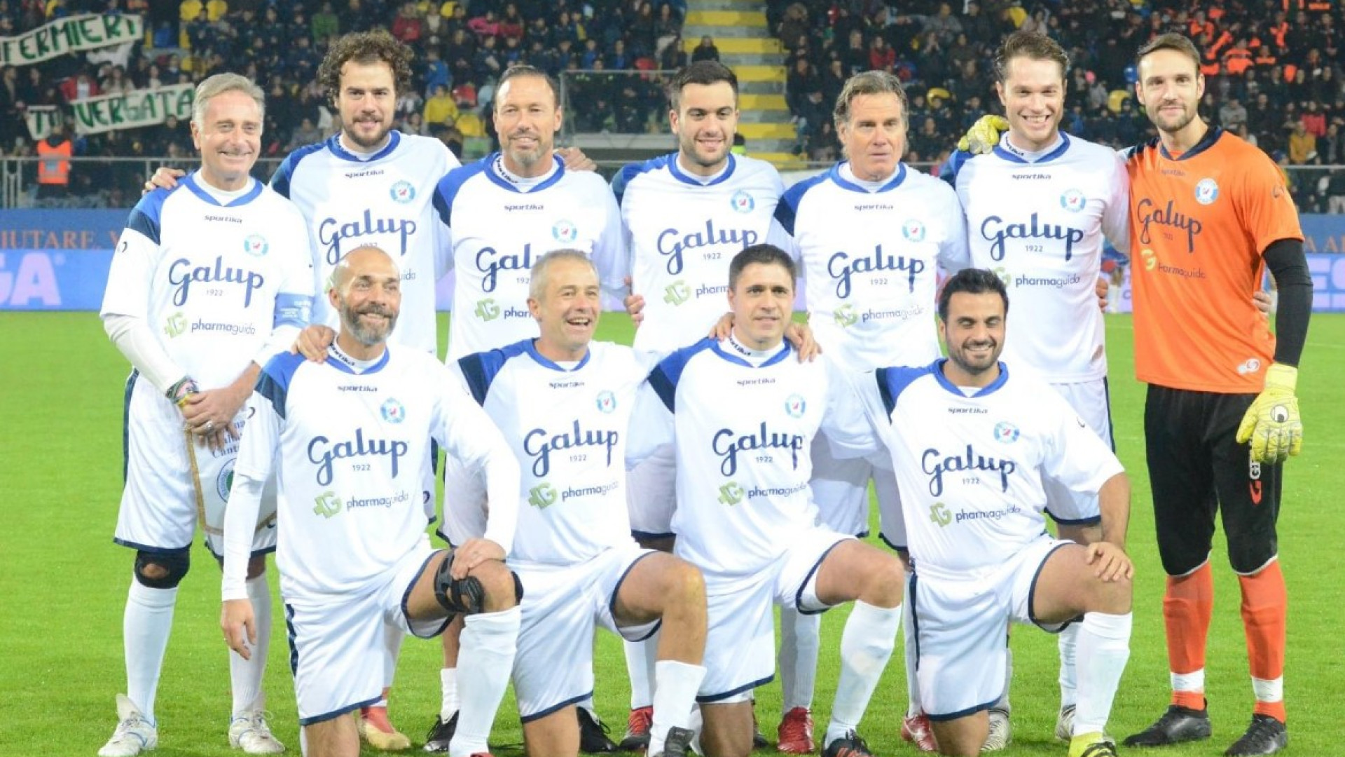 La nazionale calcio tv e social a Pianello: in campo per un nuovo defibrillatore