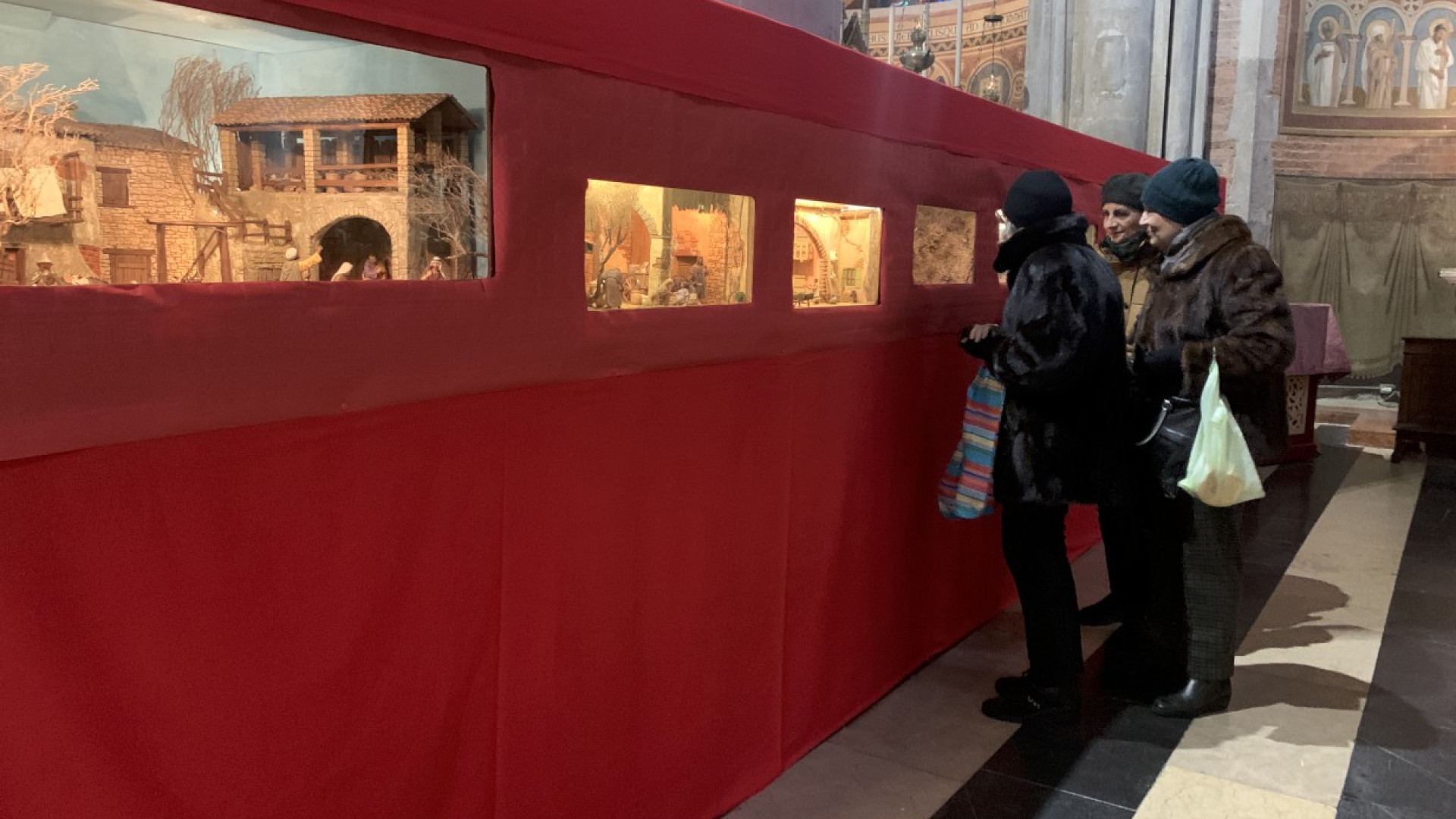 Mostra di presepi in duomo a Piacenza. Il ricavato andrà alla associazione Leucemie