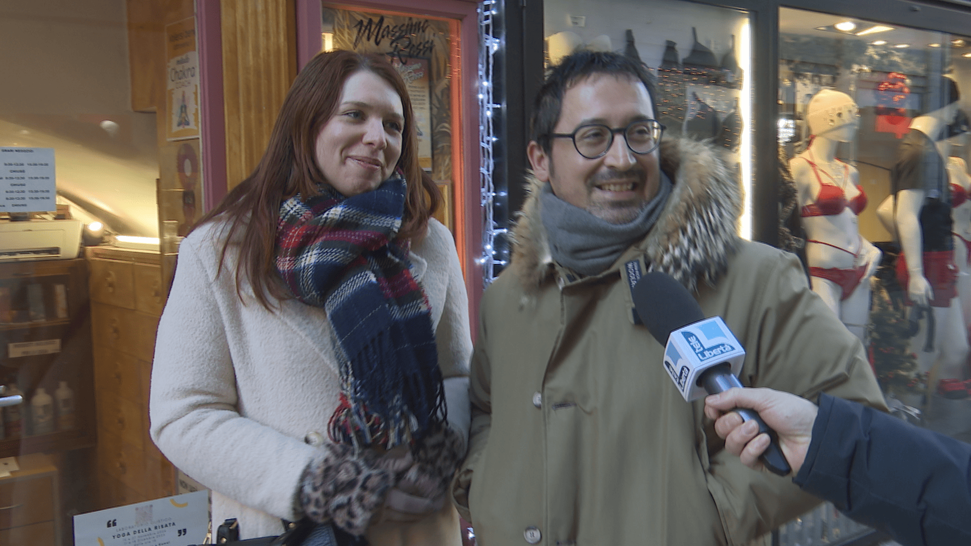 "Non è Natale senza anolini", vigilia affollata in centro: corsa all'ultimo regalo