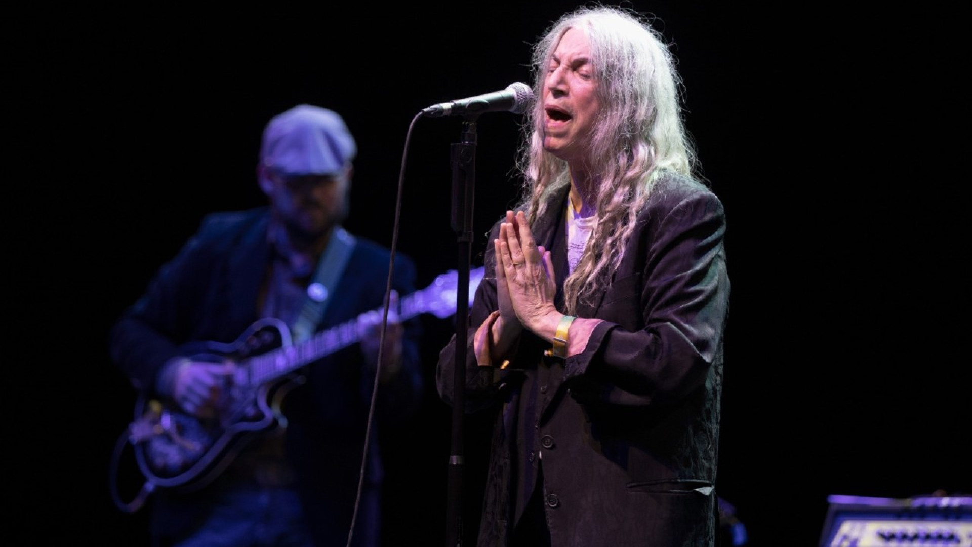 Stasera Patti Smith a Piacenza. Maltempo, c'è il piano B: concerto in basilica