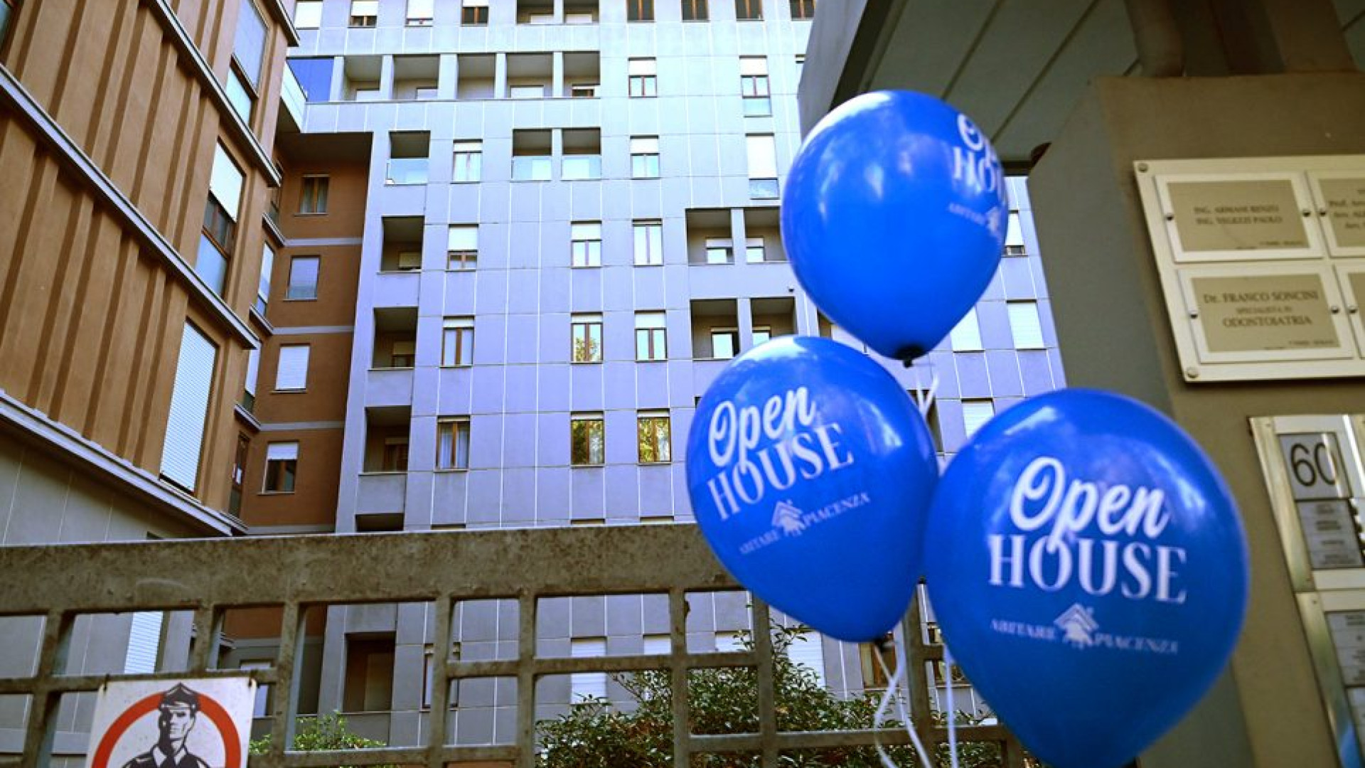 Per trovare casa basta seguire i palloncini blu: oggi tornano le visite di Open House
