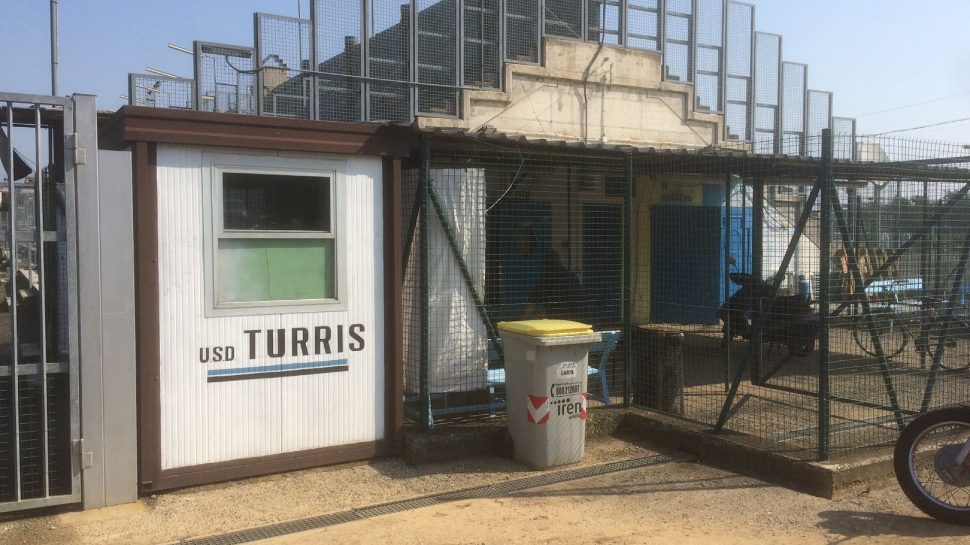Furto nella notte alla sede della Turris: trafugato un trattorino taglierba