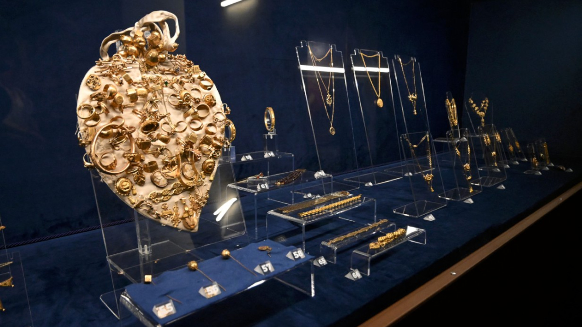 Ferragosto all'insegna di arte e cultura, aperti i musei di Palazzo Farnese e Kronos