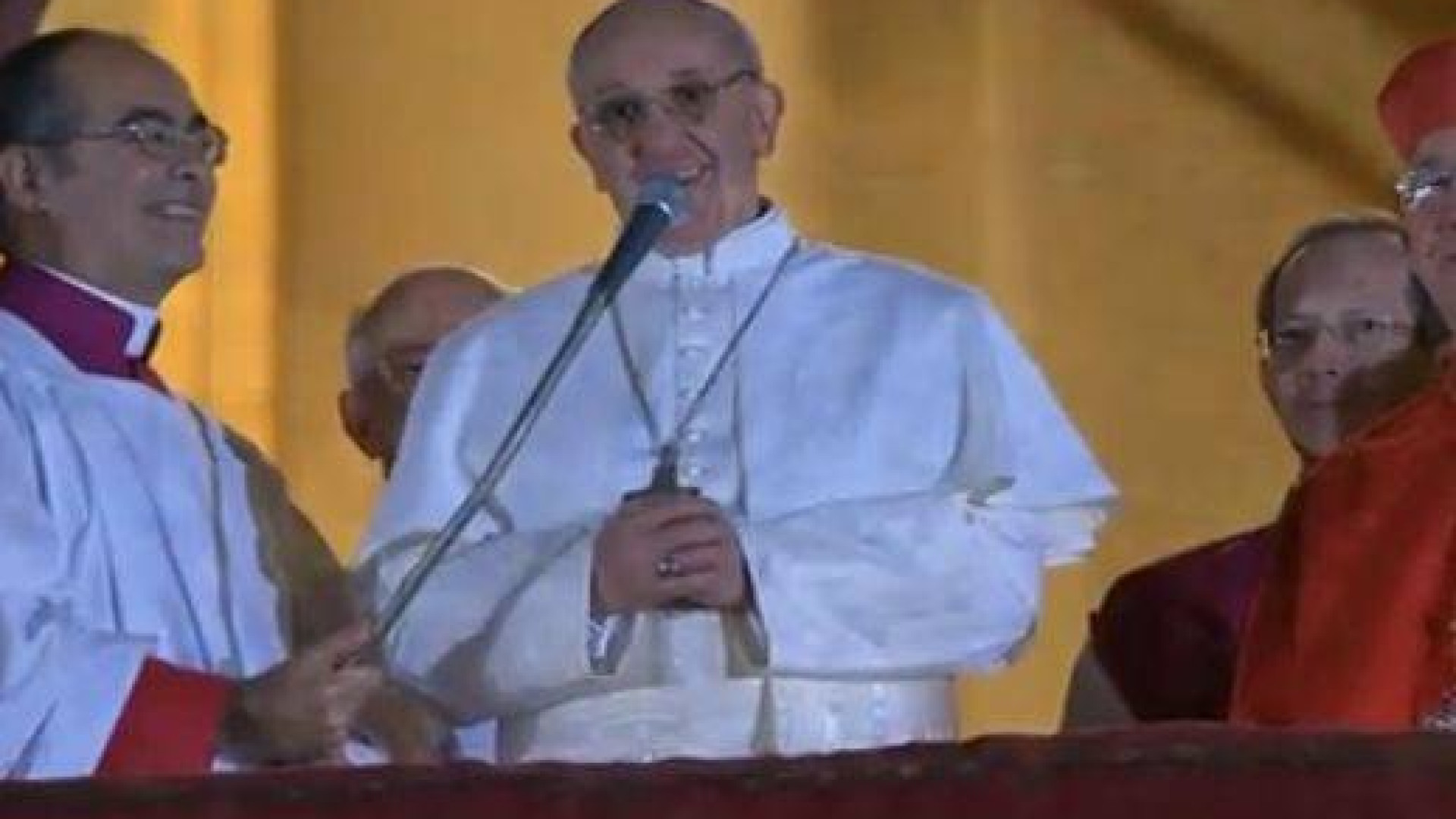 Papa Francesco, il saluto dei piacentinie del vescovo mons. Ambrosio