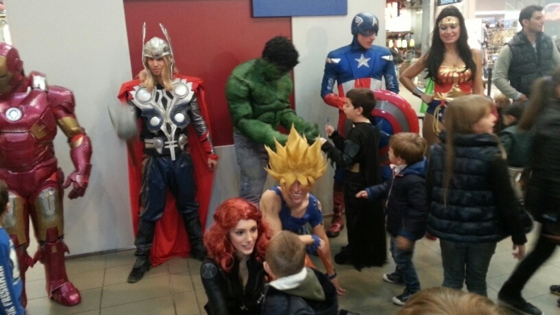 Gli eroi Marvel firmano autografi ai piacentini. "Una sana fuga dalla realtà"