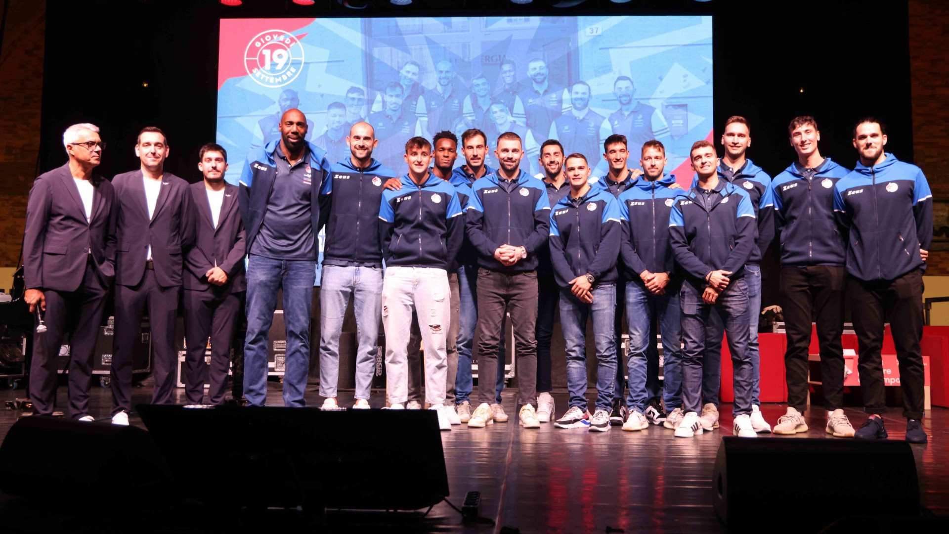 Piacenza abbraccia i suoi idoli del volley: la Gas Sales fa il pieno di entusiasmo