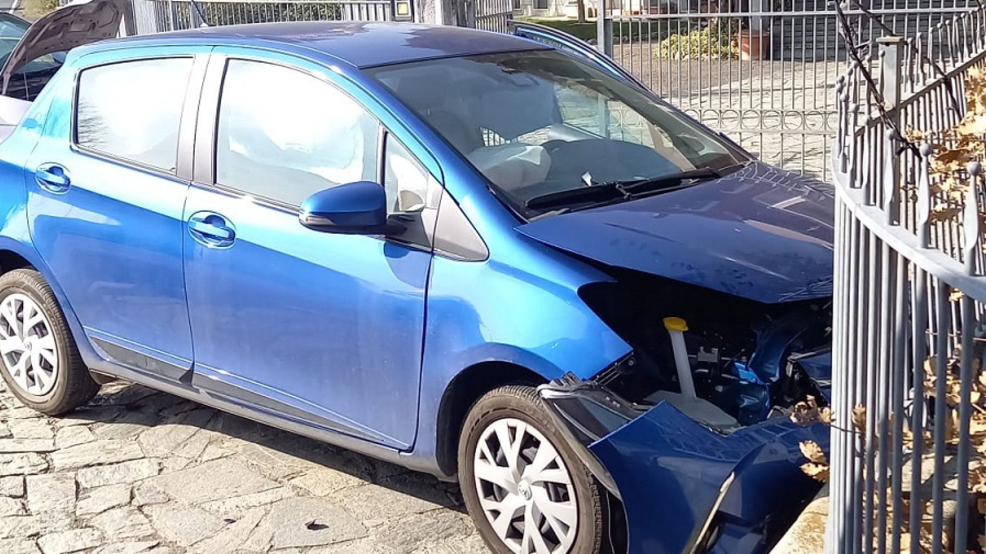 Agazzano, frontale tra due auto lungo la Provinciale: una donna all'ospedale