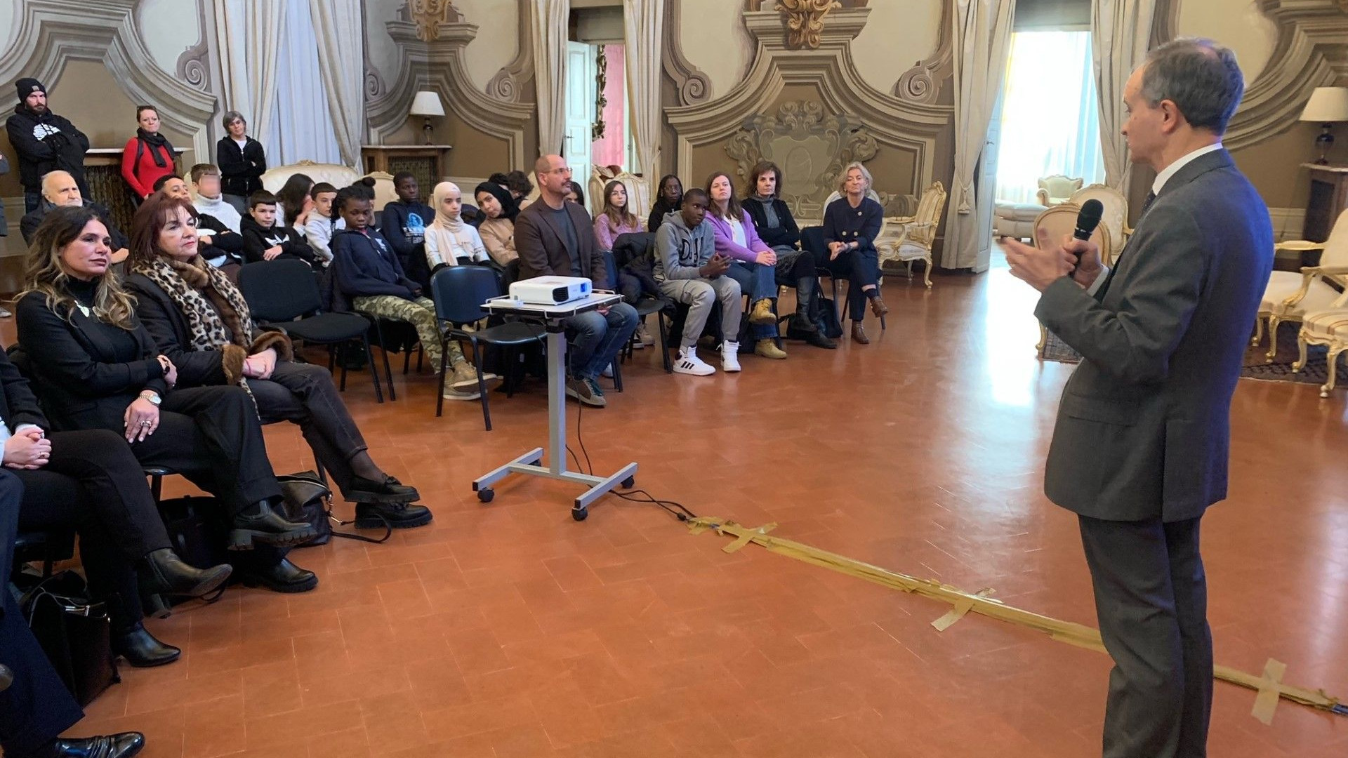 Le difficoltà e l'integrazione degli studenti stranieri nel video "Una città per tutti"