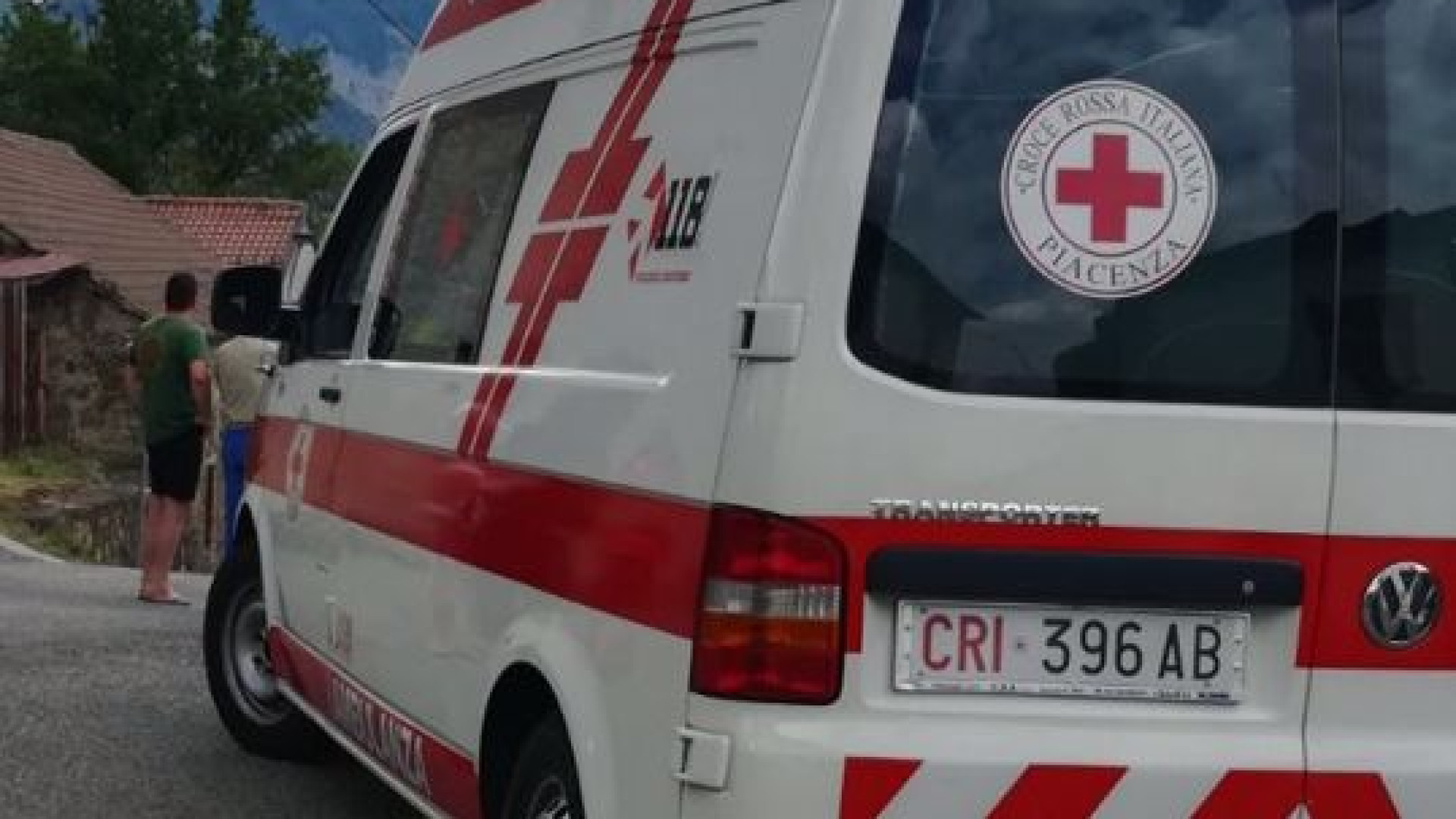 Paura a Caminata: gli cade un mattone in testa, ferito gravemente un 69enne