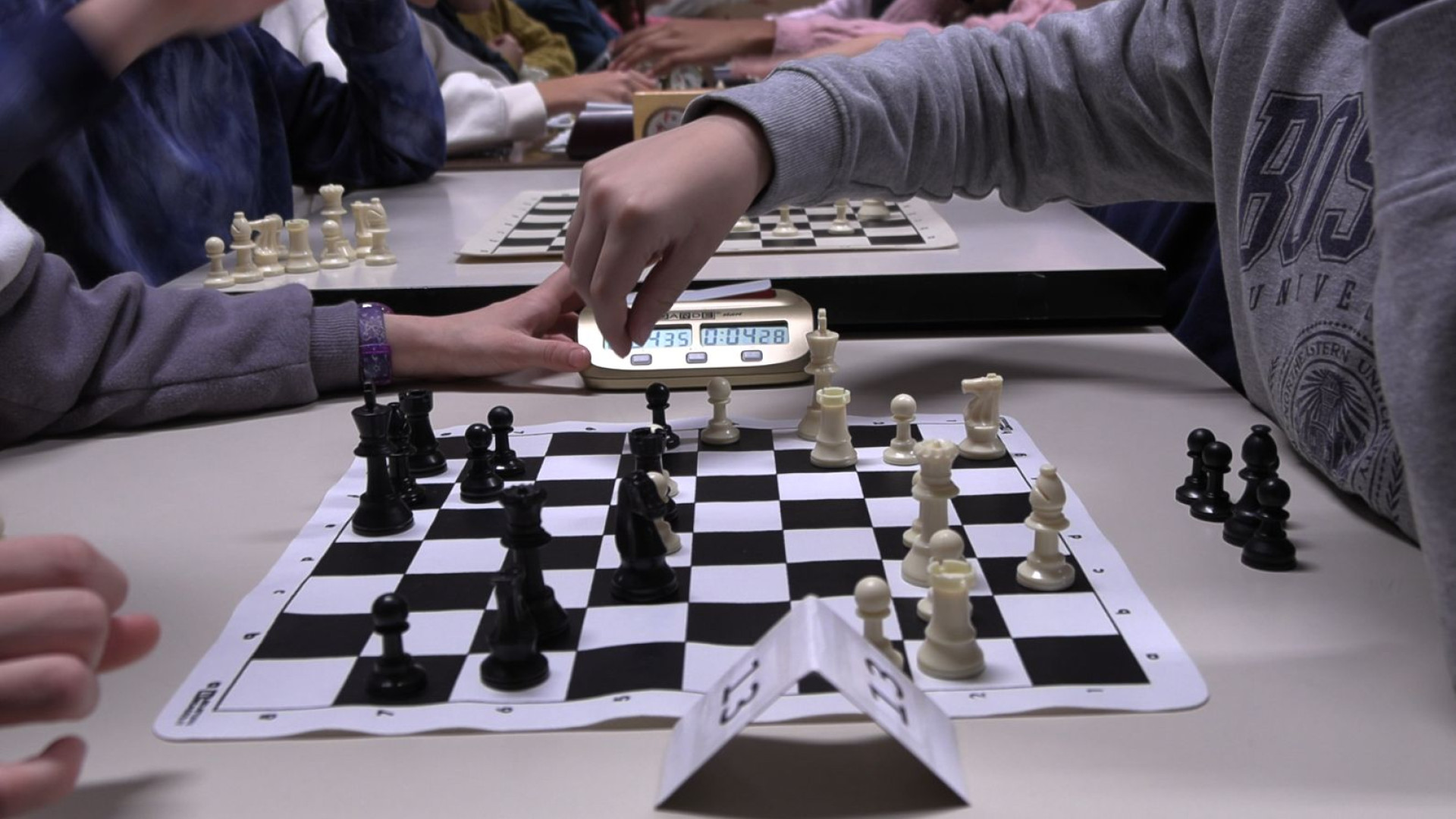 Tattica, competizione, sportività: successo per i corsi di scacchi agli studenti