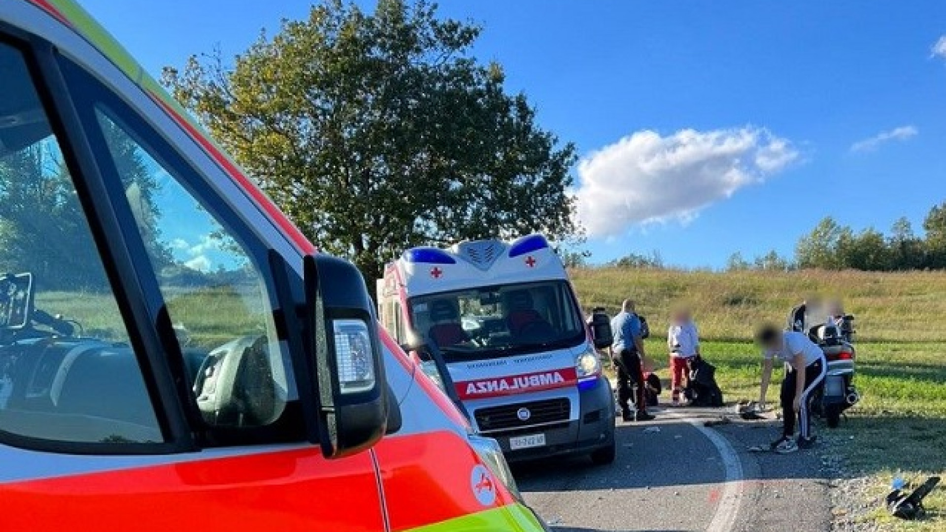 Incidente tra auto e scooter sulla strada di Pigazzano: tre persone ferite