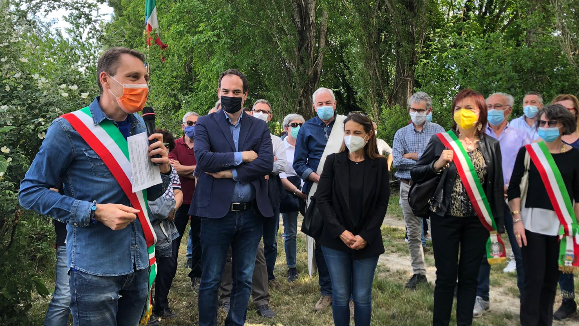 I pellegrini ritrovano il guado di Sigerico: festa per il varo della nuova imbarcazione
