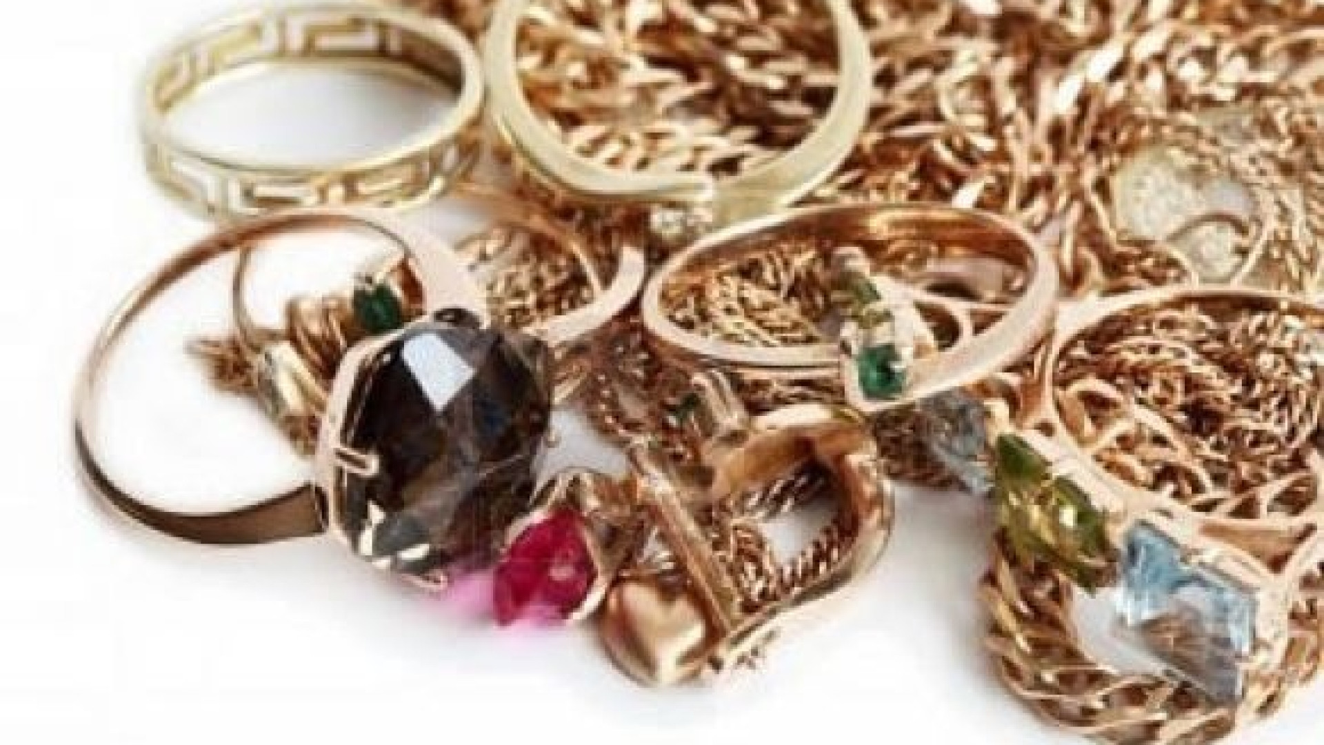Furto di gioielli in appartamento: bottino 10mila euro