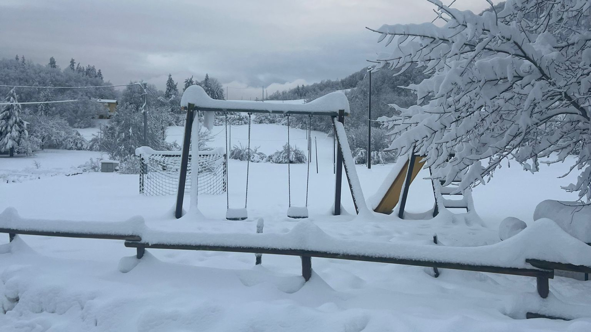 Neve nel Piacentino, paesi ancora senza luce. Scuole chiuse a Ferriere