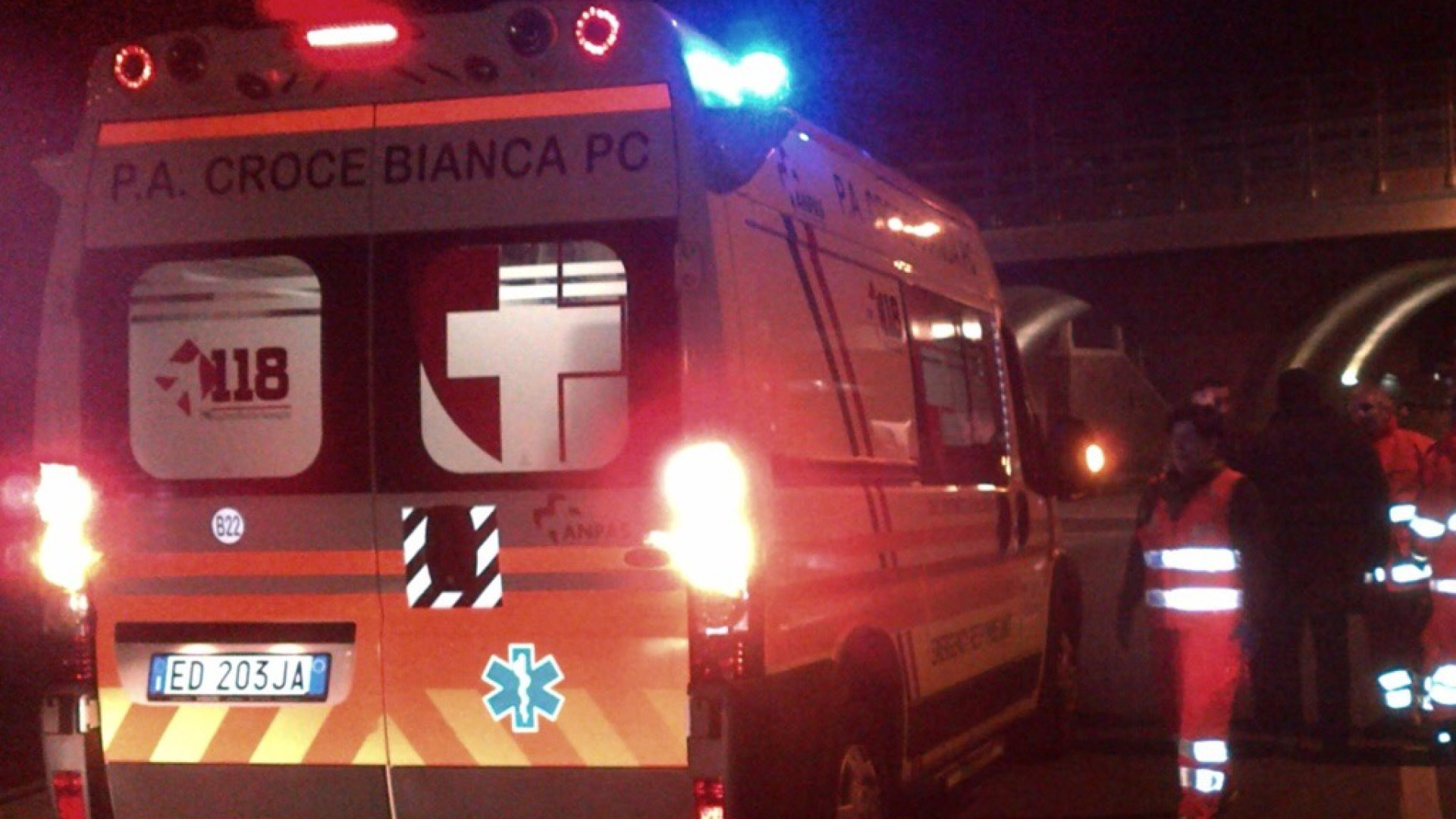 Frontale in strada Farnesiana: in tre all'ospedale