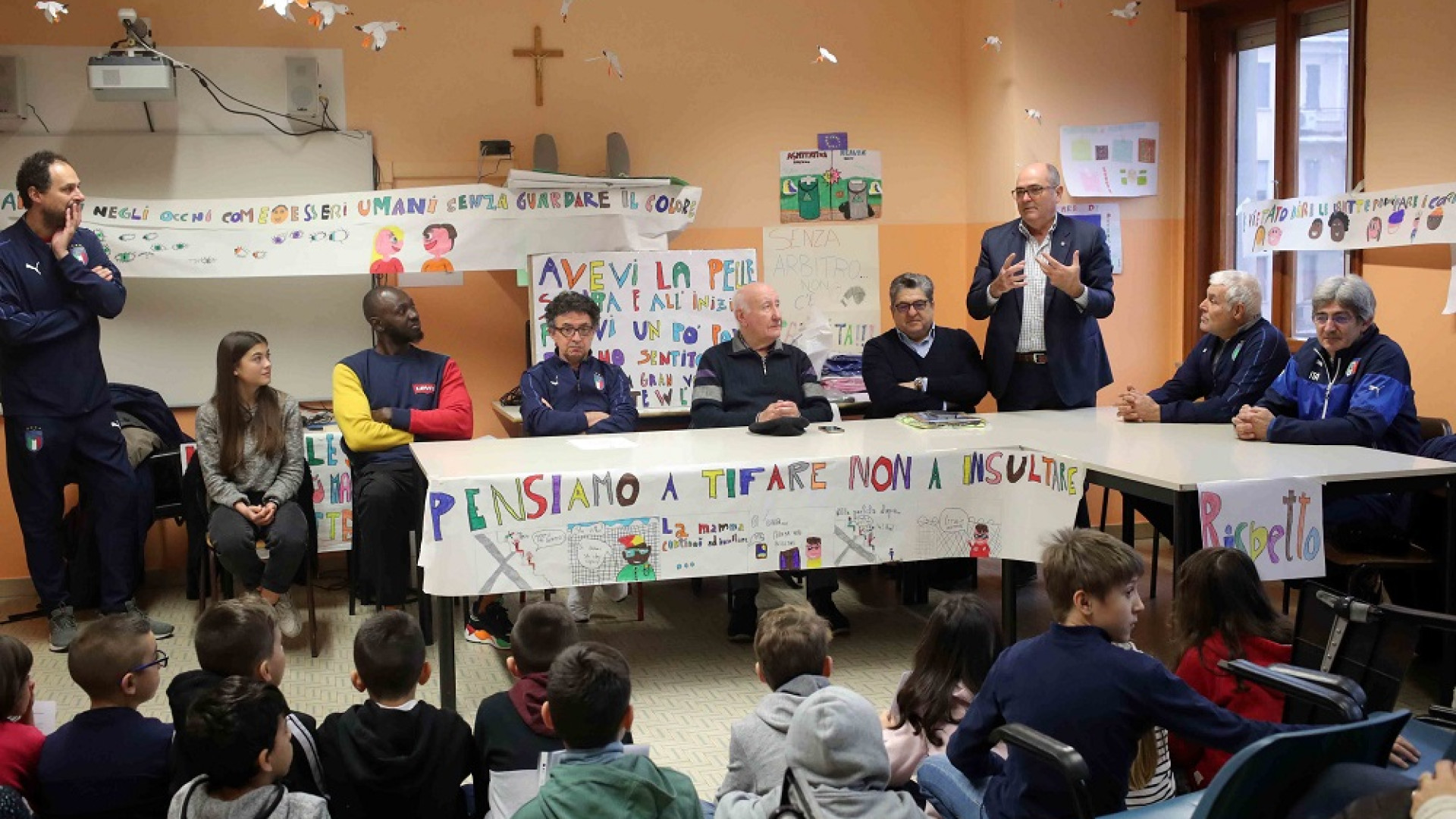 "Lasciateci giocare tranquilli": bambini contro violenza e razzismo