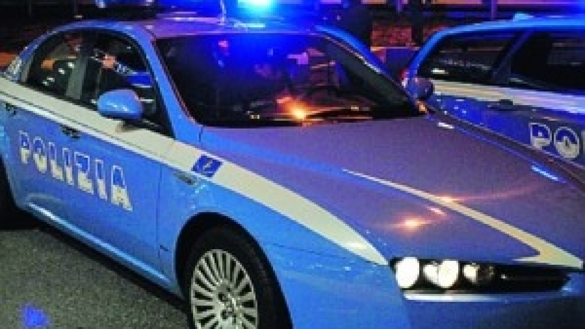 Clandestino alla guida di un'auto rubata, senza patente e con la droga