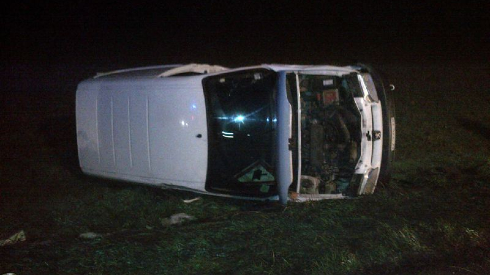 Scontro nella nebbia sulla caorsana, auto ribaltate. Due feriti