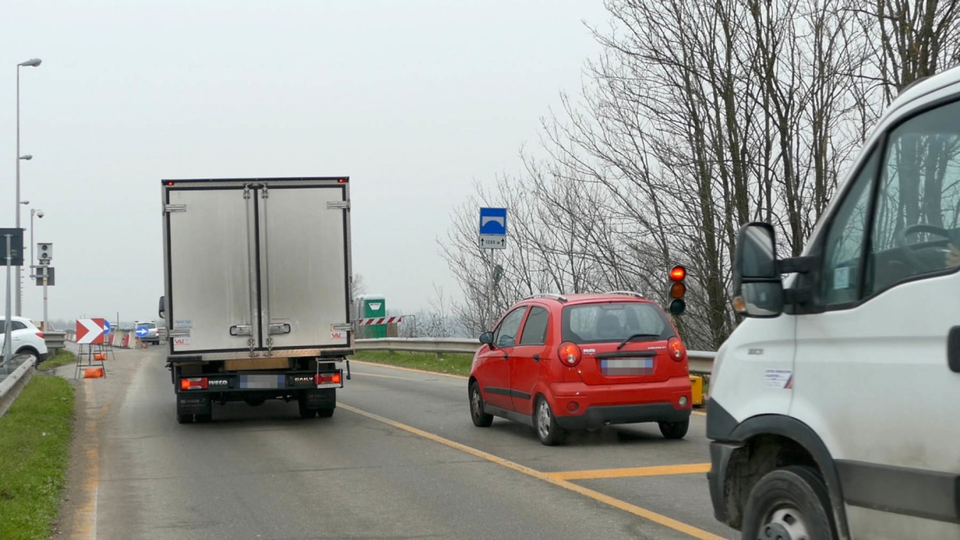 Pievetta, ancora rabbia: "Furbetti del semaforo che passano con il rosso"