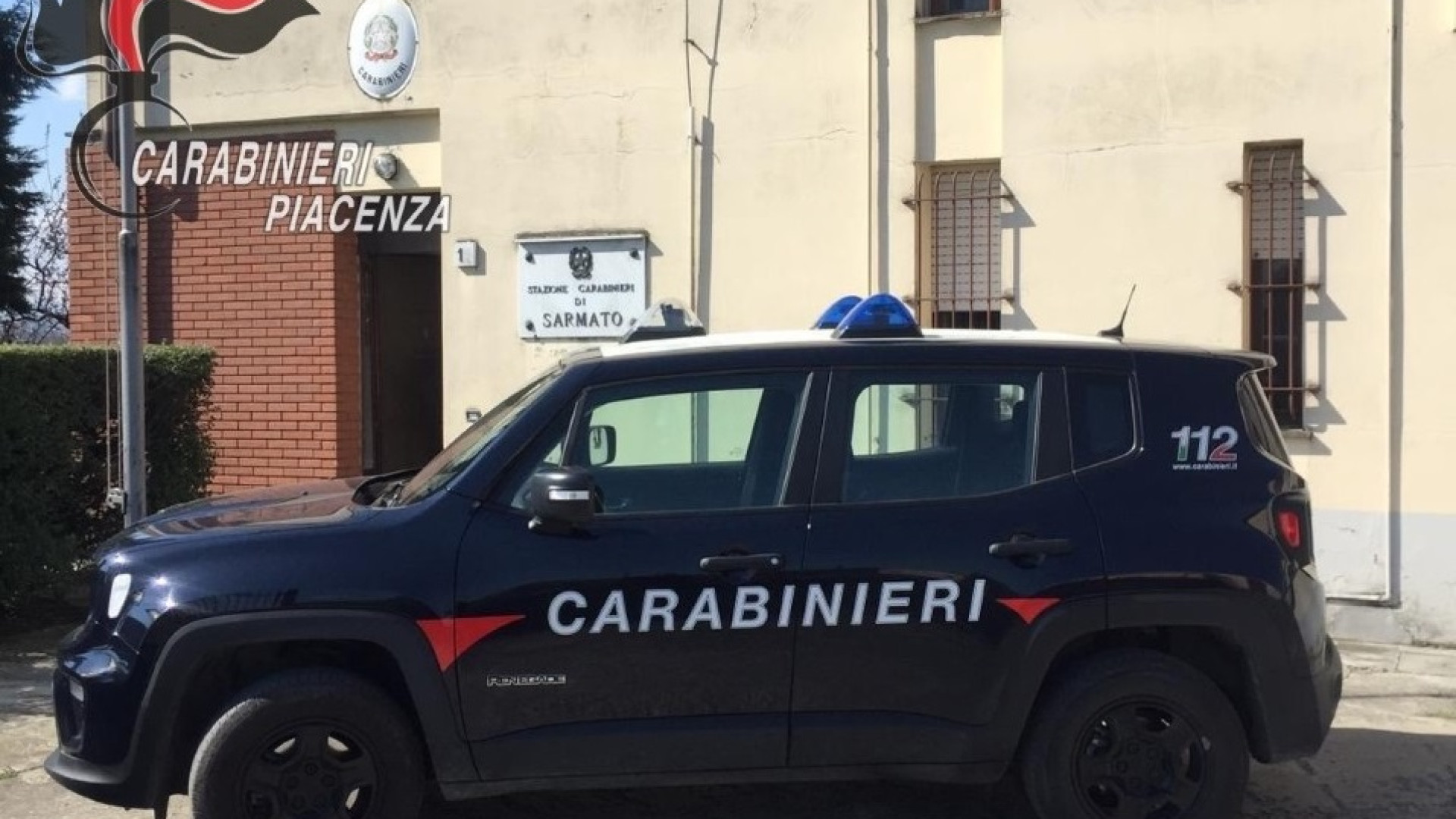 Rubò 7mila euro di sigarette dall'auto di un tabaccaio: 22enne denunciato