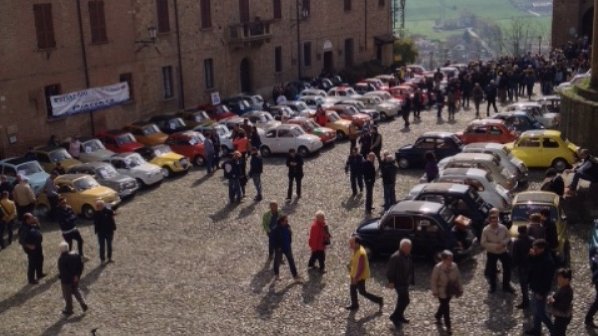 "In 500 tra borghi antichi" fa centro. A Castellarquato da tutto il Nord Italia