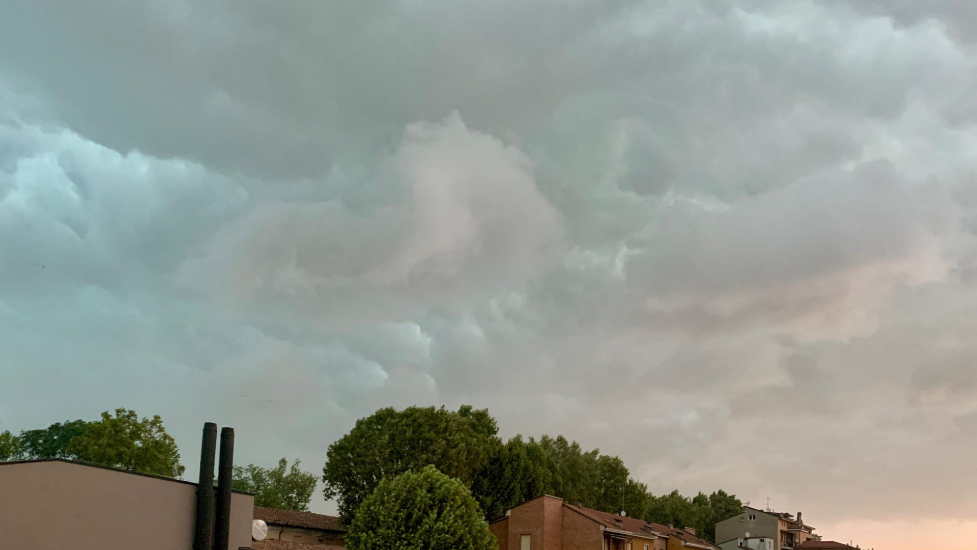 Temporali e vento in arrivo domani, allerta meteo per il Piacentino
