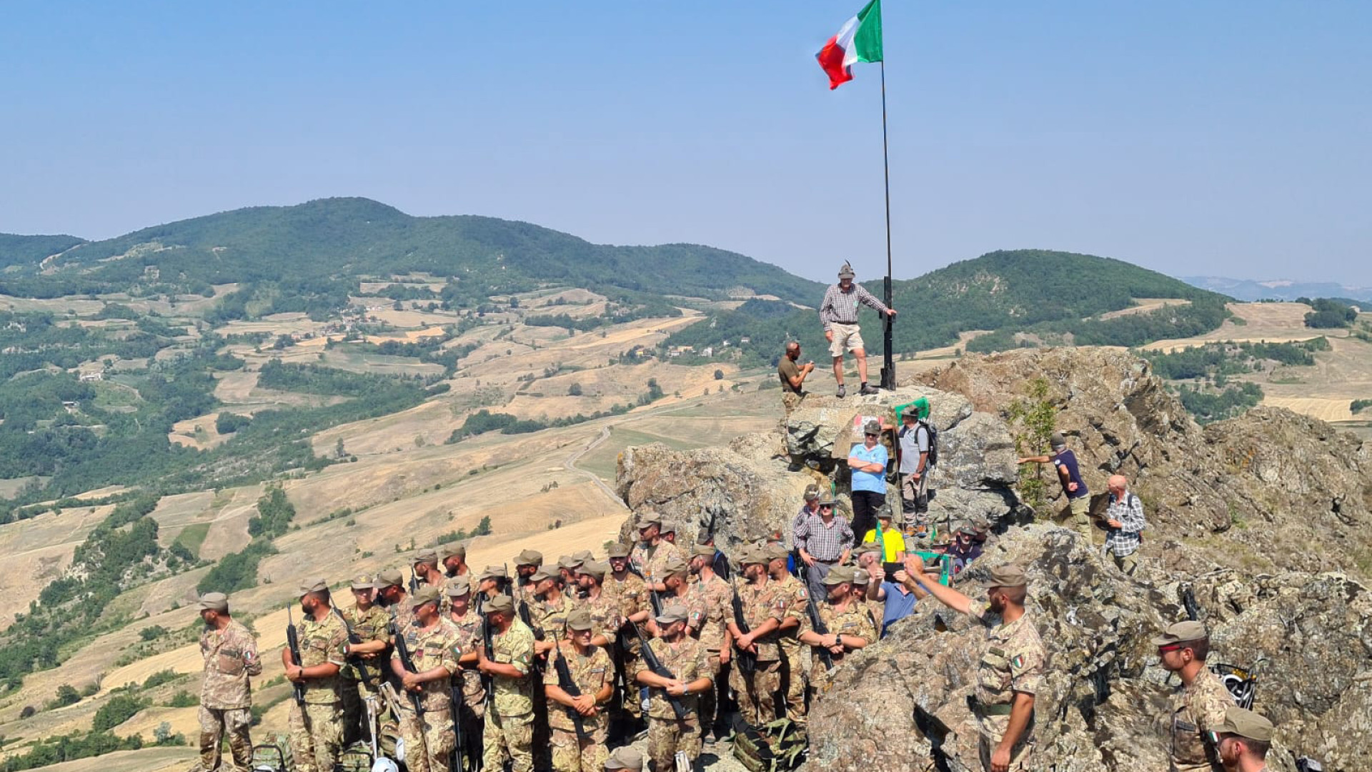 "Fai strada": il 9° battaglione L'Aquila sulla Parcellara per i 150 anni del corpo alpini