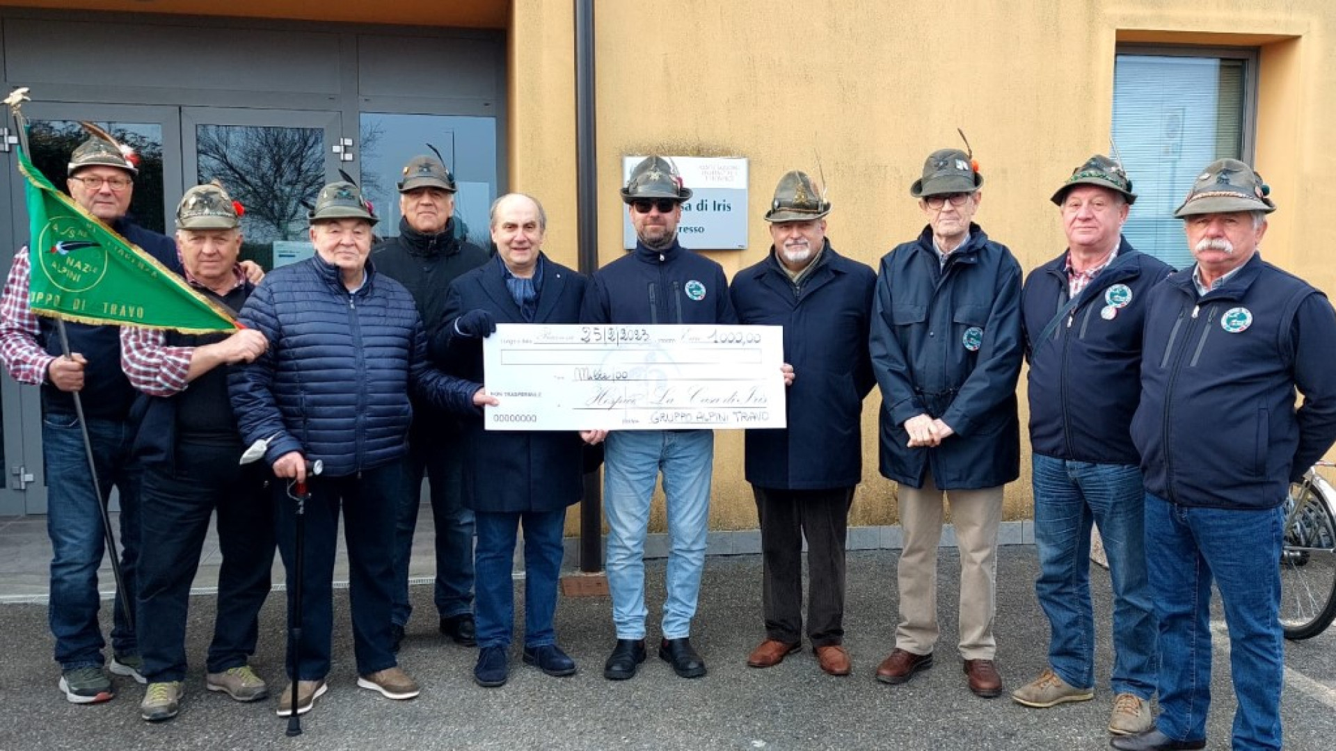 Castagnata di Travo, le Penne nere raccolgono mille euro. Donati alla casa di Iris