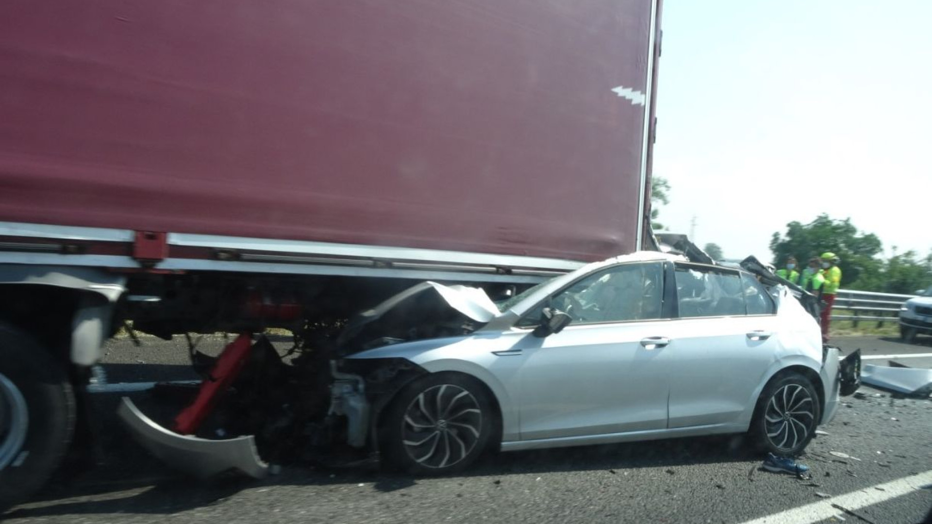 Autostrada A21: auto finisce sotto il rimorchio di un camion, un morto