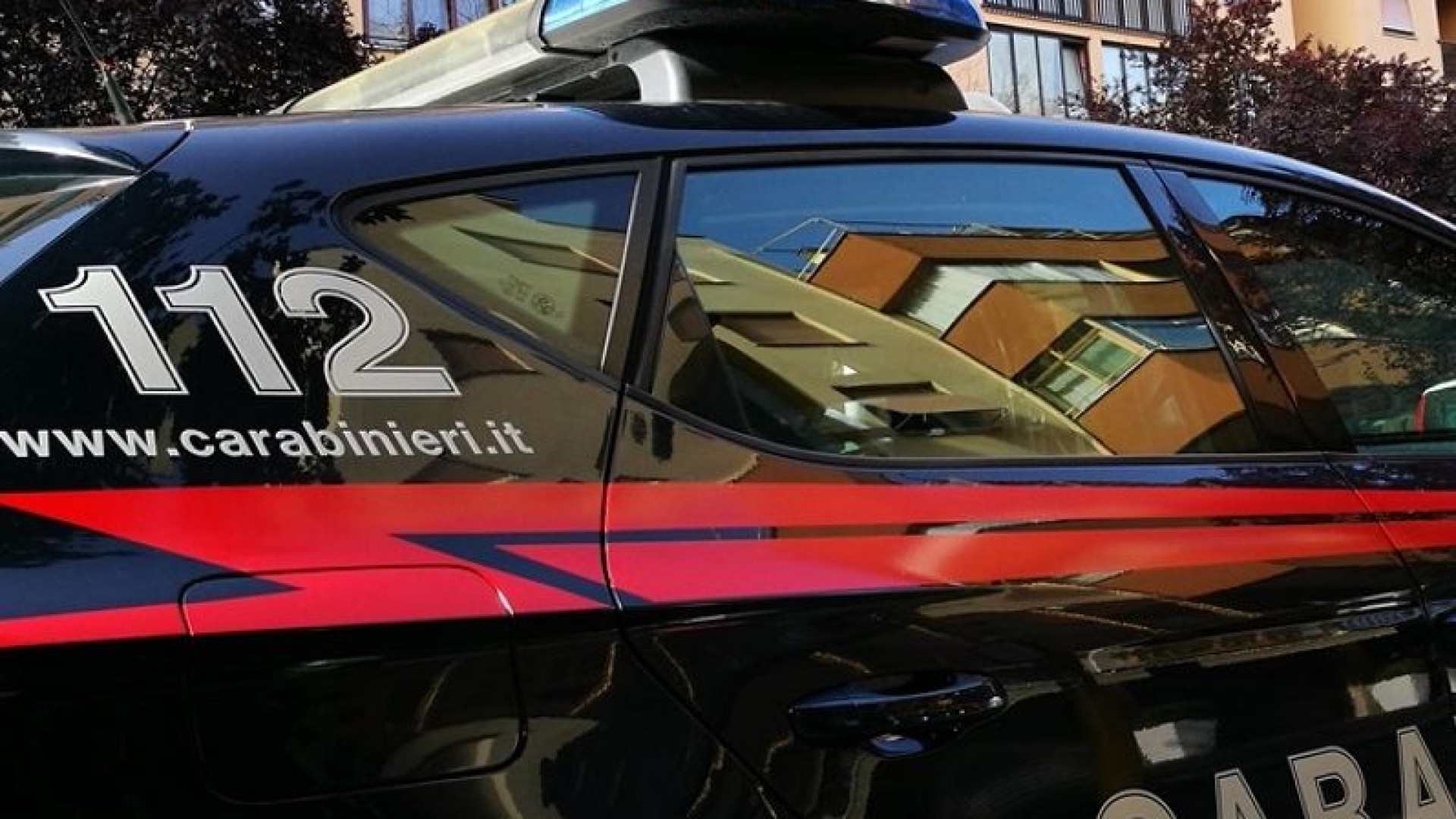 “Morsi, schiaffi, pugni ai carabinieri". Trentenne a processo per escandescenze